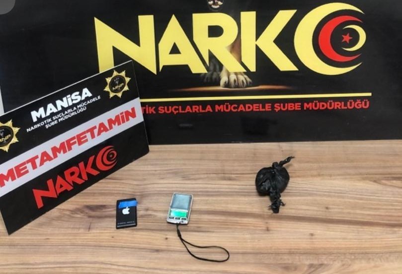 MANİSA'DA EMNİYET GÜÇLERİ TARAFINDAN ŞEHZADELER İLÇE GİRİŞİNDE DURDURULAN BİR OTOMOBİL