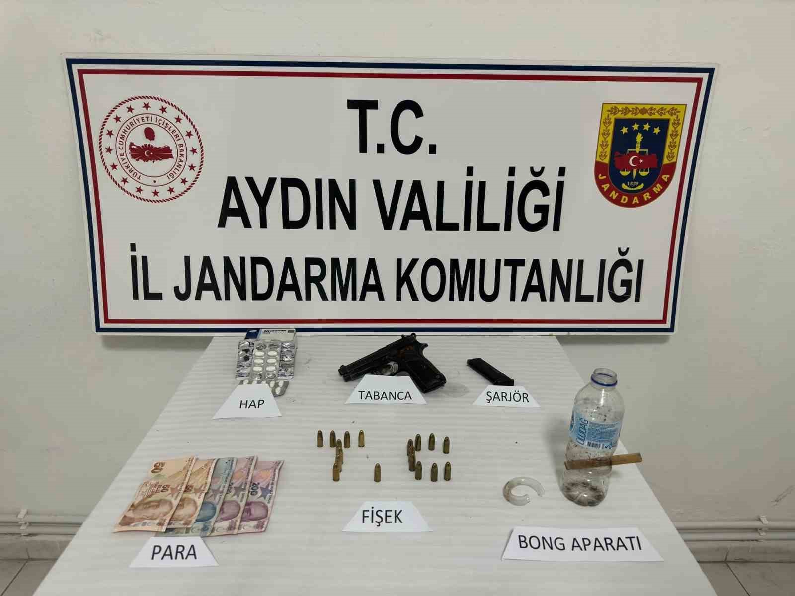 AYDIN (İHA) – AYDIN’IN KUŞADASI İLÇESİNDE JANDARMA EKİPLERİNCE DURDURULAN BİR