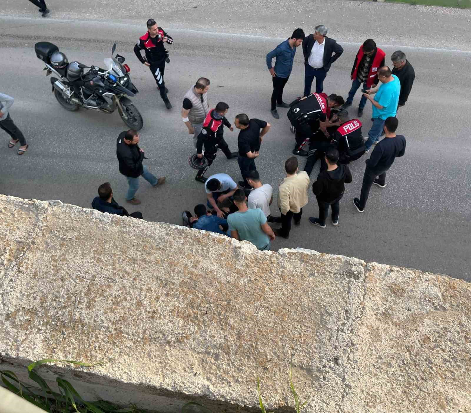 ADIYAMAN’DA, DÖNÜŞ YAPTIKLARI ESNADA SÜRÜCÜSÜNÜN KONTROLÜNÜ KAYBETTİĞİ YUNUS POLİS MOTOSİKLETİNİN