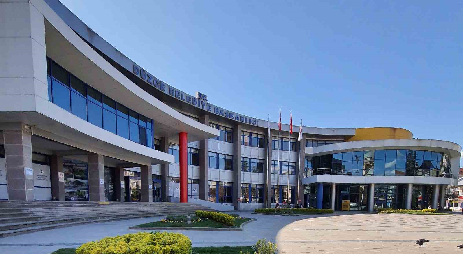 DÜZCE BELEDİYE BAŞKANI DR. FARUK ÖZLÜ, BAŞKAN YARDIMCILARI VE MÜDÜRLER