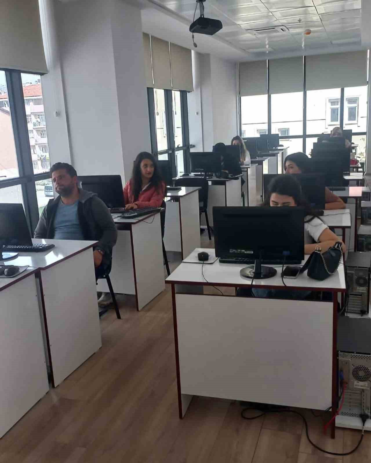 ELAZIĞ BELEDİYESİ EKONOMİ GELİŞTİRME MERKEZİ’NDE  F KLAVYESİ EĞİTİM KURSU