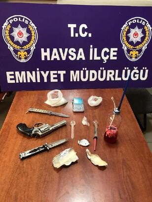 EDİRNE’DE ZEHİR TACİRLERİNE DÜZENLENEN OPERASYONDA 5 KİŞİ TUTUKLANDI