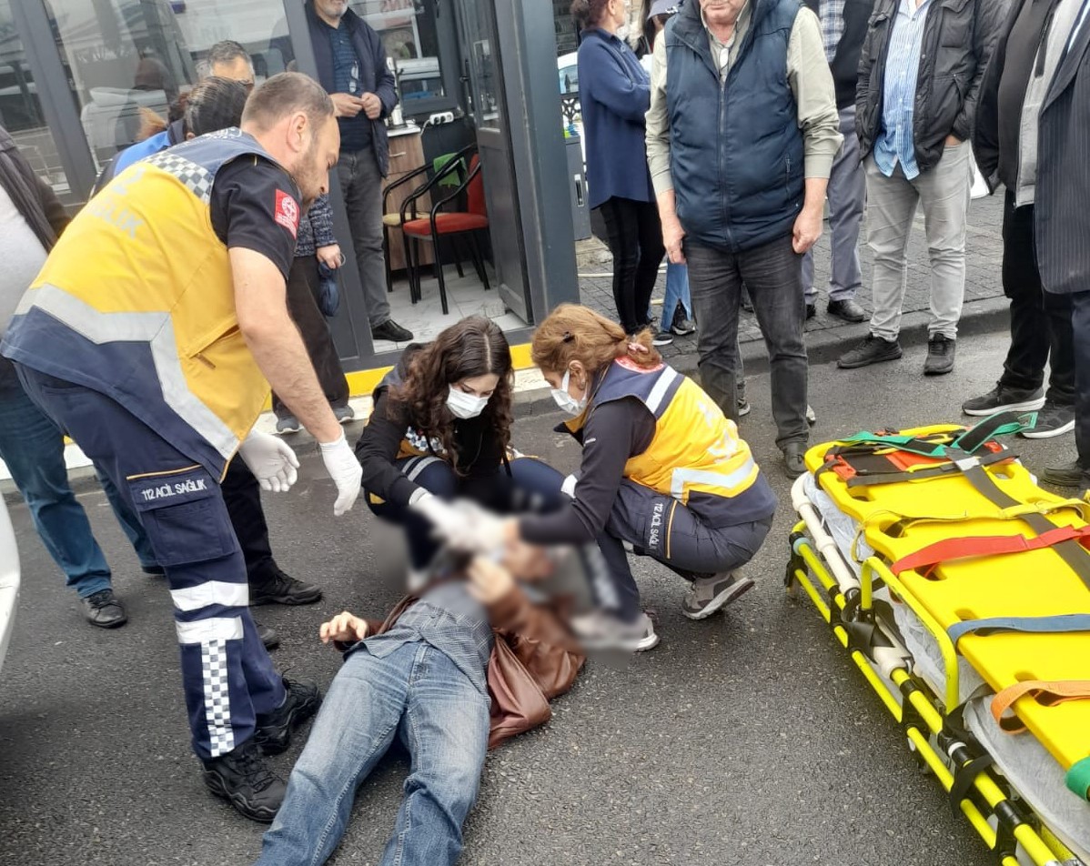 YARALI SAĞLIK EKİPLERİNİN İLK MÜDAHALESİNDEN SONRA HASTANEYE KALDIRILDI