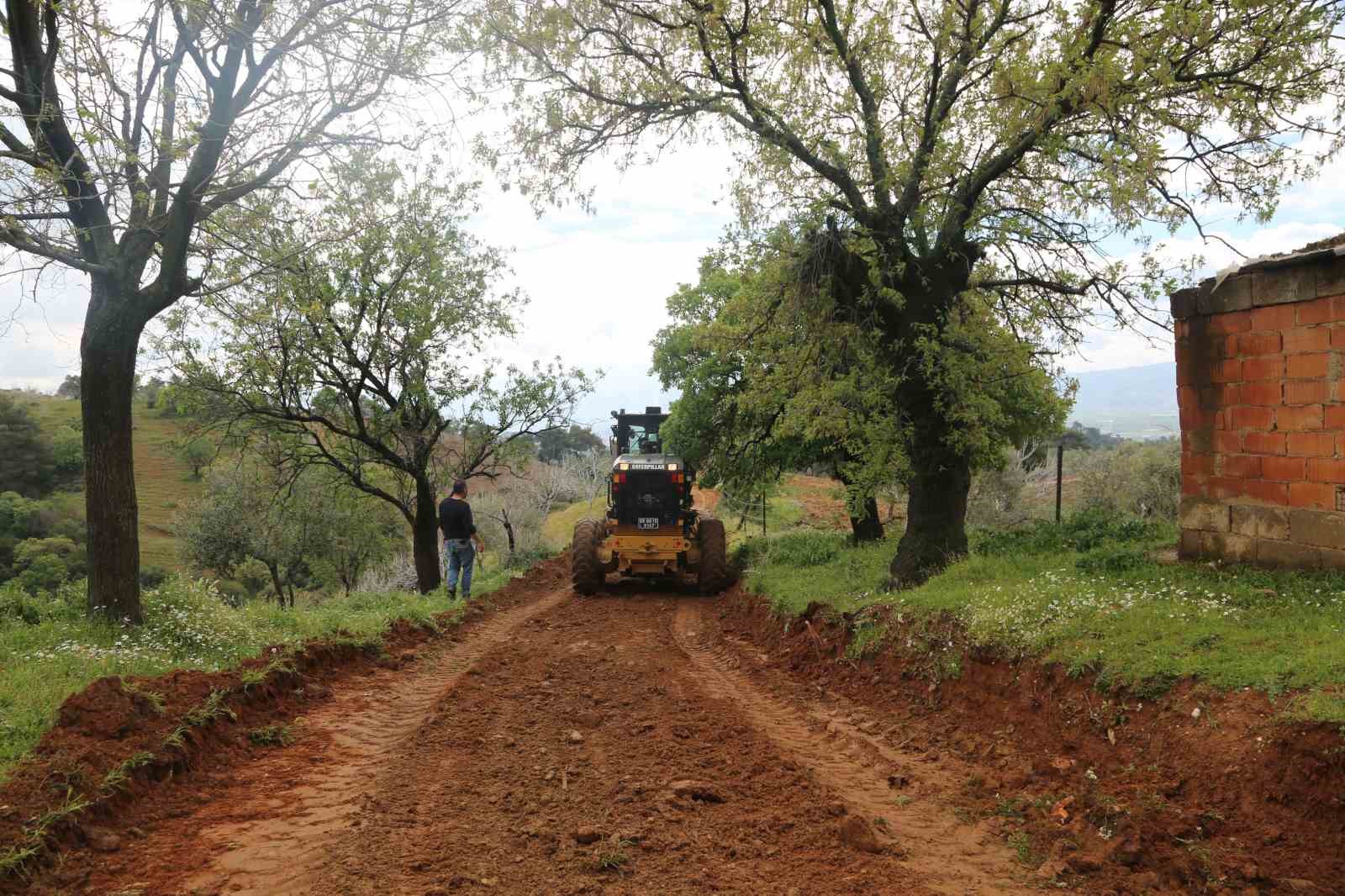 EFELER BELEDİYESİ FEN İŞLERİ MÜDÜRLÜĞÜ EKİPLERİ, VATANDAŞLARIN HAYATINI KOLAYLAŞTIRMAYA DEVAM