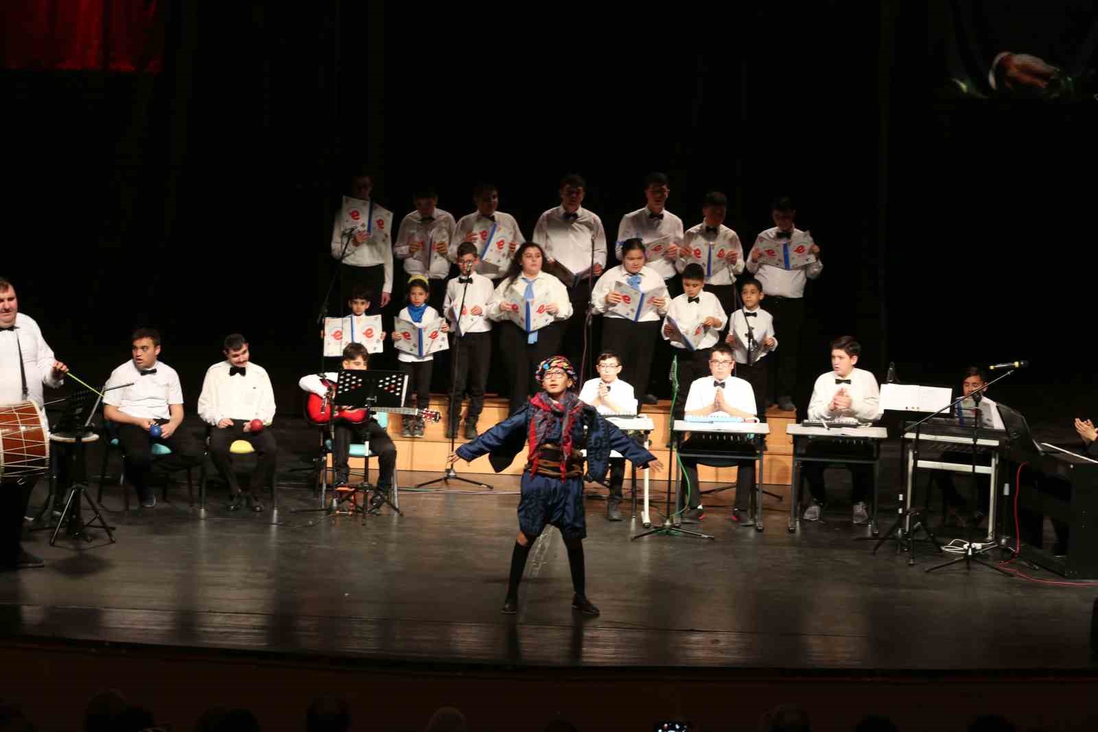 EFELER BELEDİYESİ OTİZM YAŞAM MERKEZİ’NDE EĞİTİM ALAN ÖZEL BİREYLER İLE