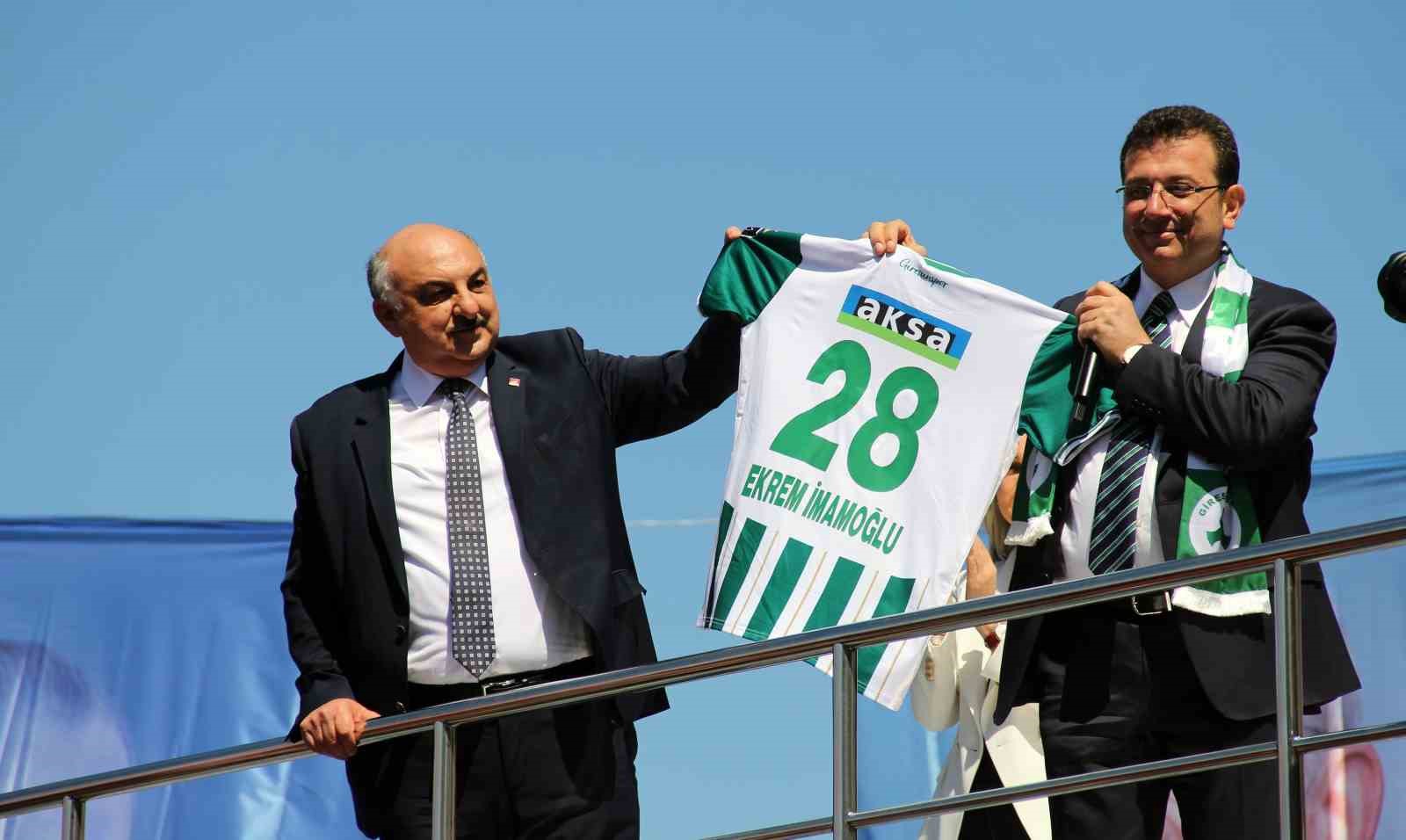 CHP GİRESUN İL BAŞKANI GÜLTEKİN UZUNALİOĞLU, EKRERM İMAMOĞLU'NA İSMİ YAZILI