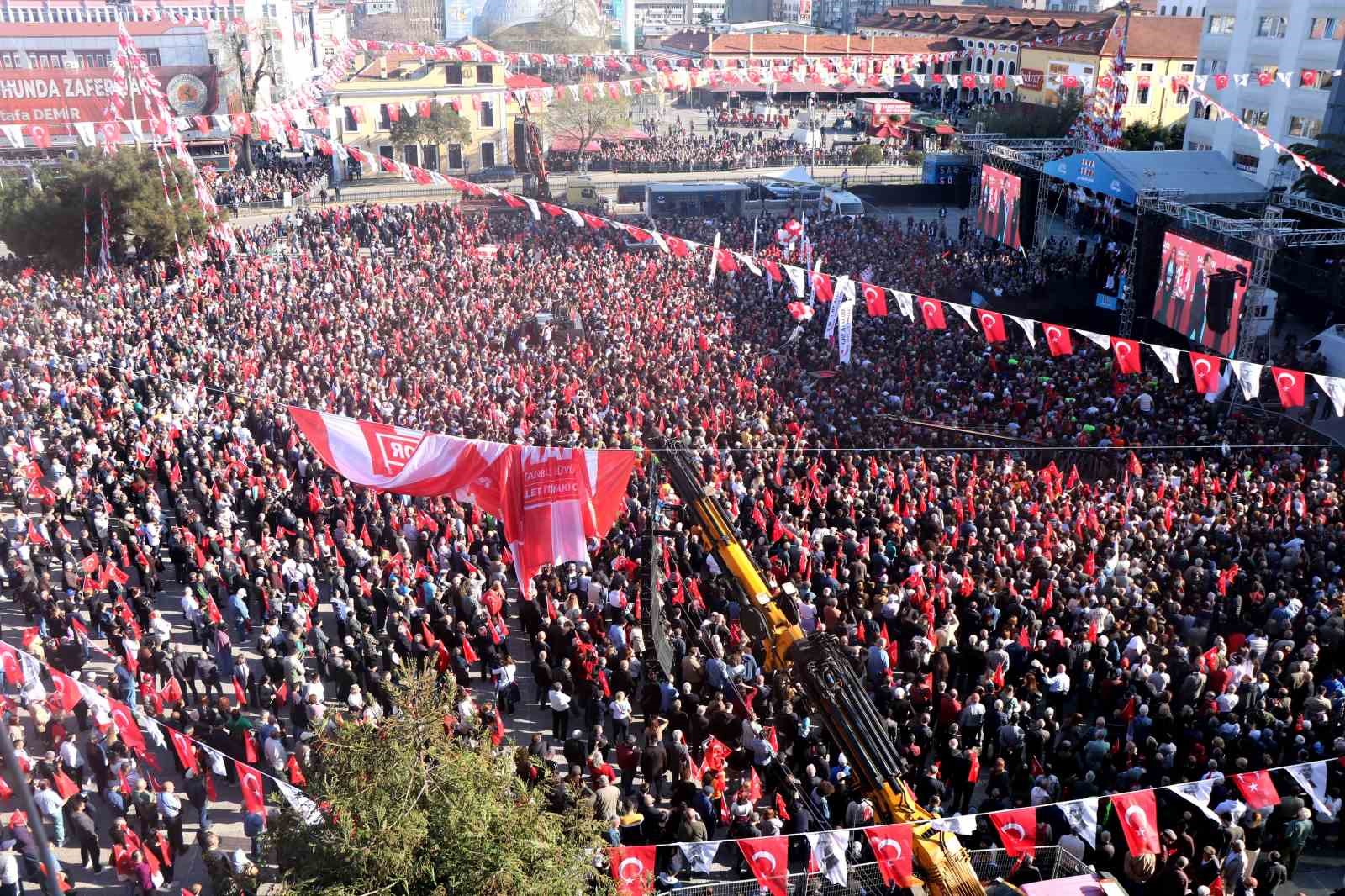 İSTANBUL BÜYÜKŞEHİR BELEDİYE BAŞKANI EKREM İMAMOĞLU, SAMSUN’Kİ KONUŞMASINDA GENÇLERE AĞIRLIK
