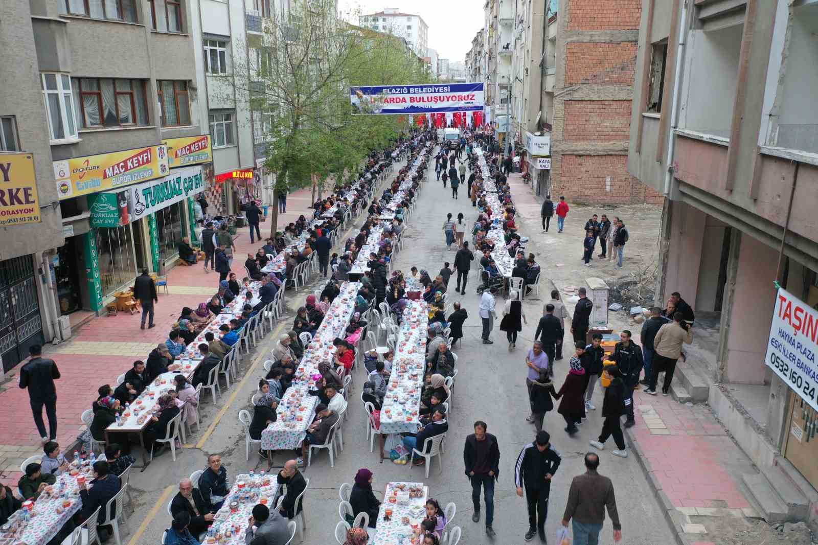 ELAZIĞ BELEDİYESİ VE BÖLGE CAMİ DERNEĞİ TARAFINDAN ORTAKLAŞA DÜZENLENEN İFTAR