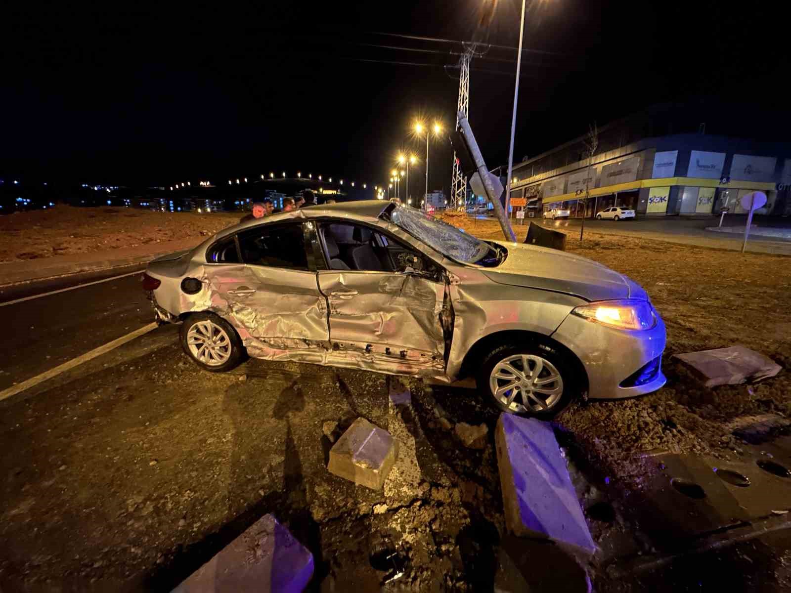 ELAZIĞ’DA TIR İLE OTOMOBİLİN ÇARPIŞMASI SONUCU MEYDANA GELEN KAZADA, 1’İ