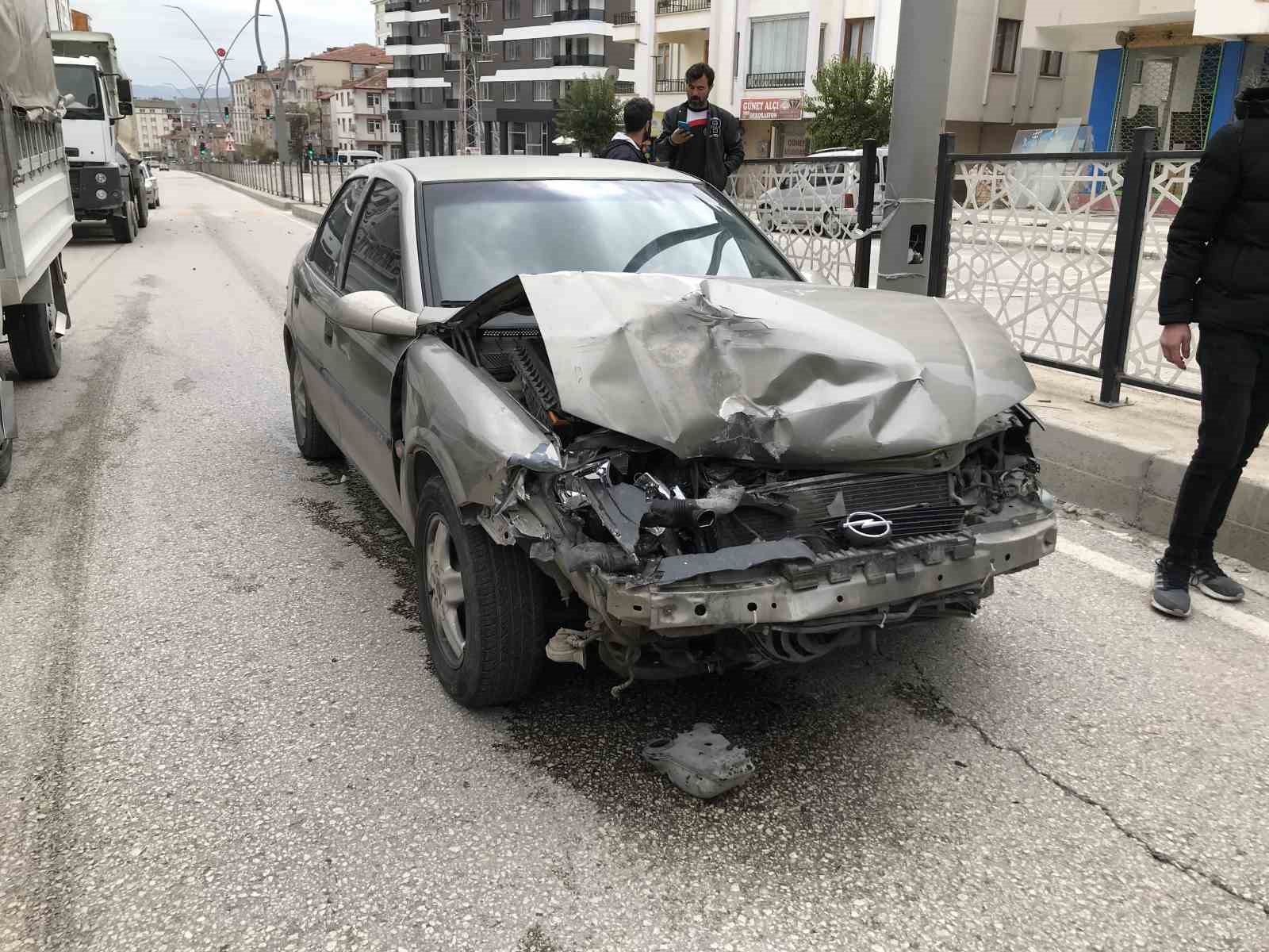 ELAZIĞ’DA İKİ OTOMOBİLİN ÇARPIŞMASI SONUCU MEYDANA GELEN TRAFİK KAZASINDA BİR