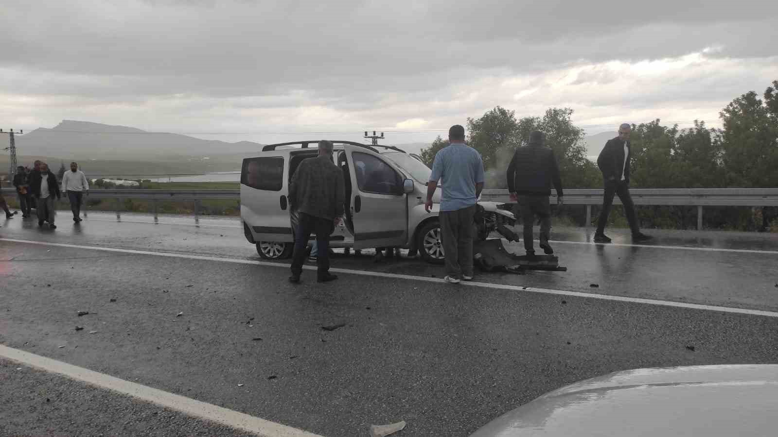 ELAZIĞ’DA MEYDANA GELEN TRAFİK KAZASINDA, 2 KİŞİ AĞIR YARALANDI