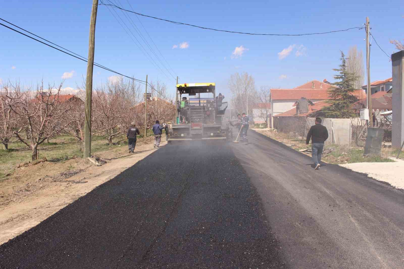 ANTALYA BÜYÜKŞEHİR BELEDİYESİ, ELMALI BAYRALAR-TEKKE MAHALLESİ BAĞLANTI YOLUNDA SICAK ASFALT