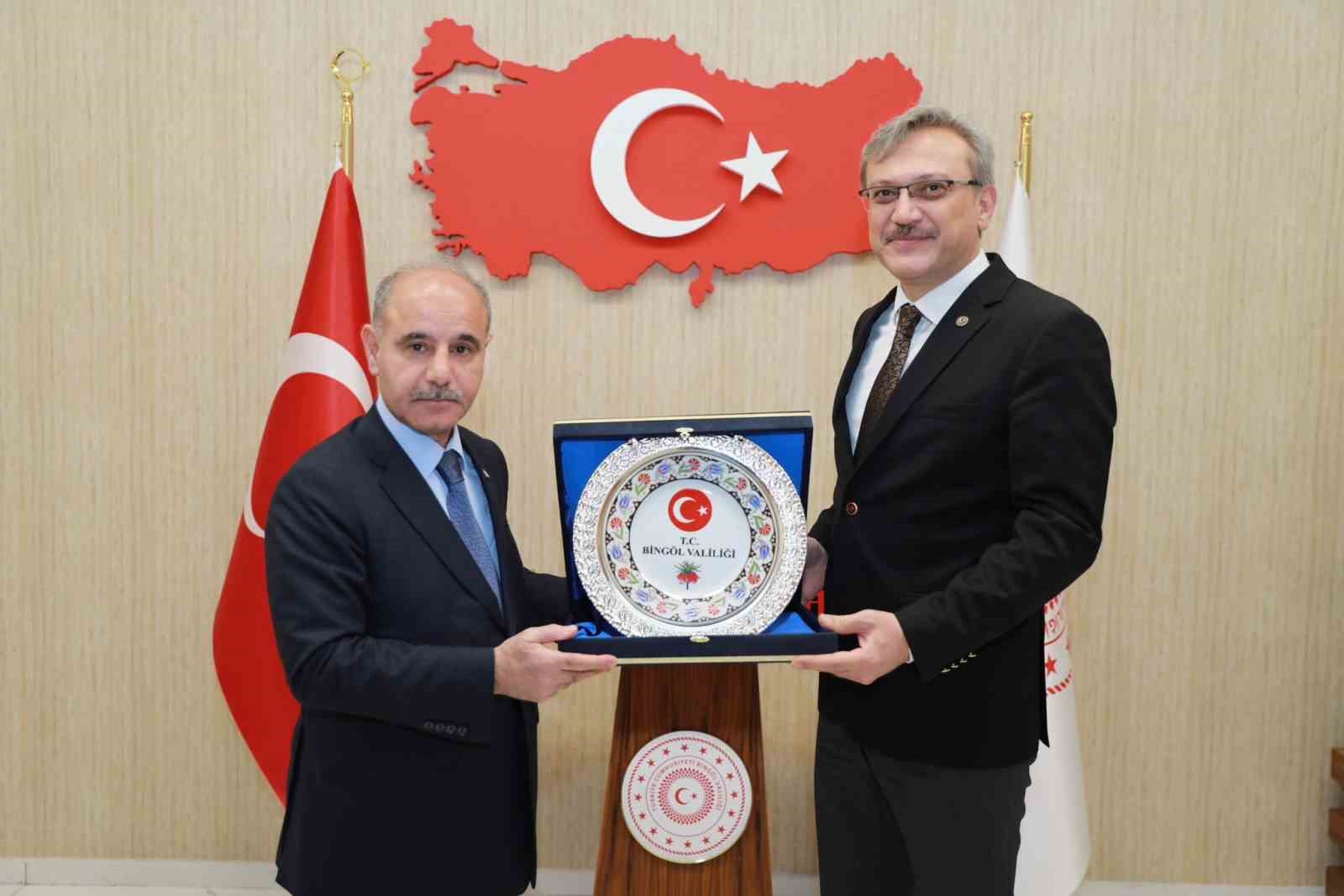 ÇEŞİTLİ TEMASLARDA BULUNMAK AMACIYLA BİNGÖL'E EMNİYET GENEL MÜDÜRÜ AKTAŞ, VALİ