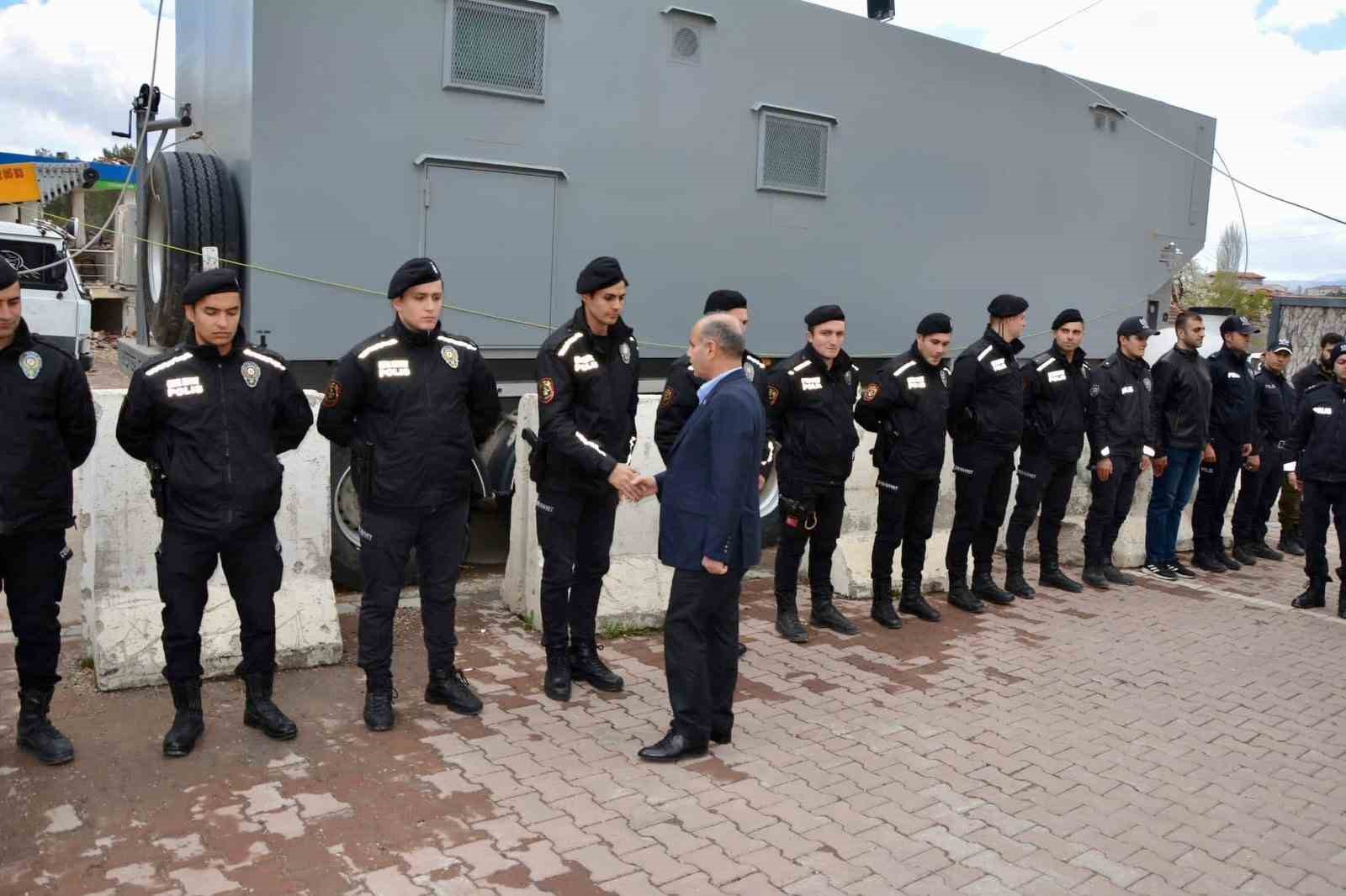 EMNİYET GENEL MÜDÜRÜ DEPREM BÖLGESİNDE