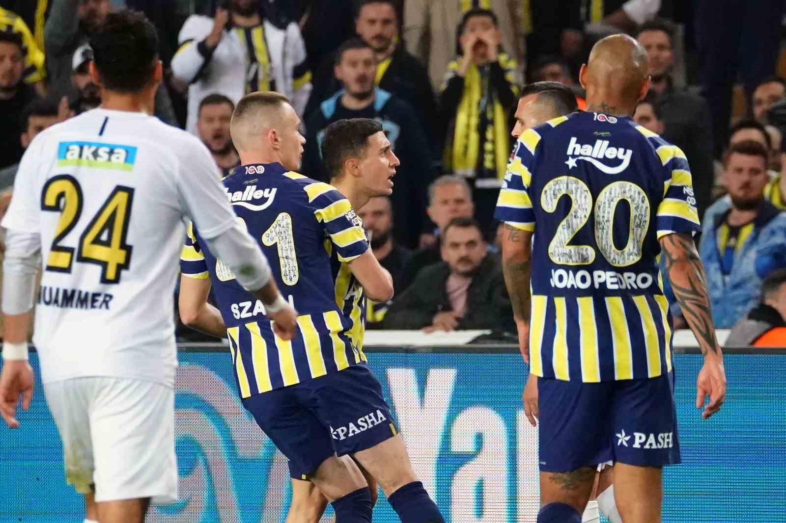 SARI KART CEZA SINIRINDA BULUNAN EMRE MOR, İSTANBULSPOR MAÇININ 44.