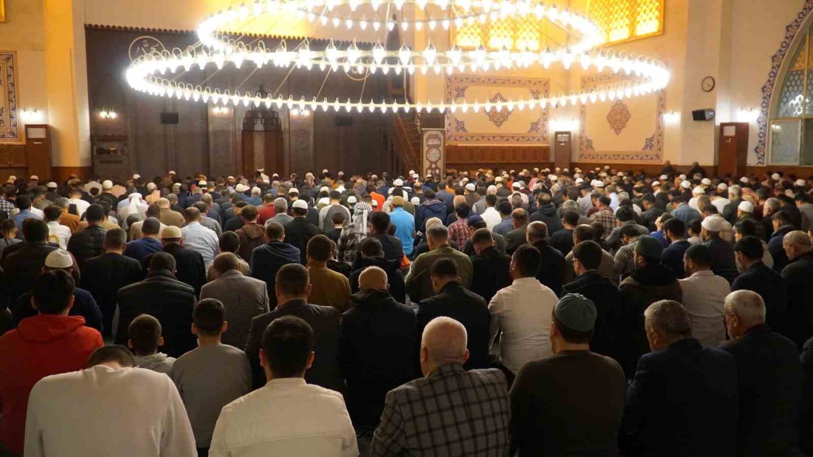 ENDERUN USULÜ TERAVİH GELENEĞİ HALİLİYE’DE YAŞATILDI