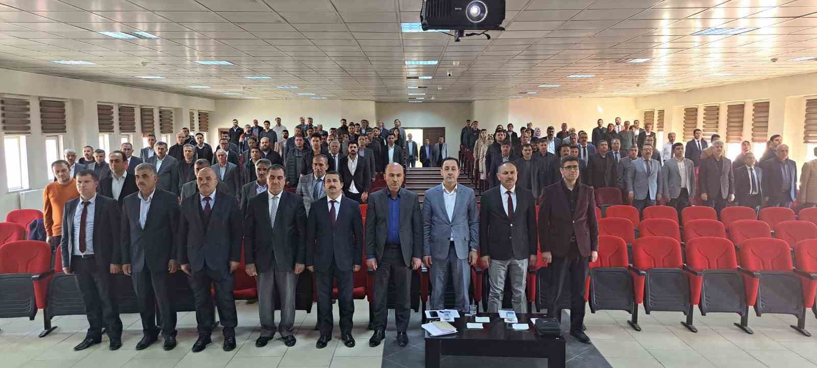 VAN ERCİŞ İLÇESİNDE MİLLİ EĞİTİM MÜDÜRLÜĞÜ TARAFINDAN OKUL MÜDÜRLERİYLE TOPLANTI