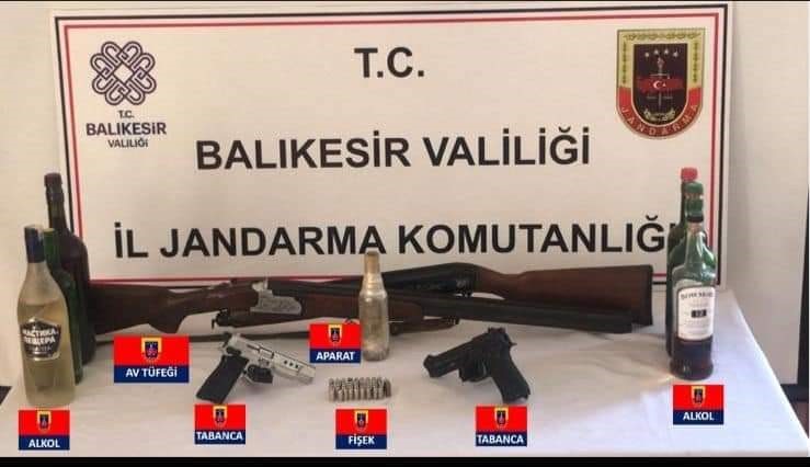 ERDEK'TE JANDARMA'DAN 3 EVE EŞ ZAMANLI BASKIN