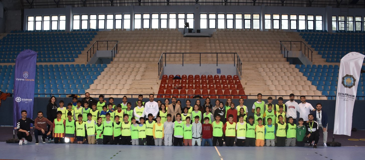 DİYARBAKIR BÜYÜKŞEHİR BELEDİYESİ, ERGANİ İLÇESİNDE “SPORA GEL” KURSLARI ÇERÇEVESİNDE 12