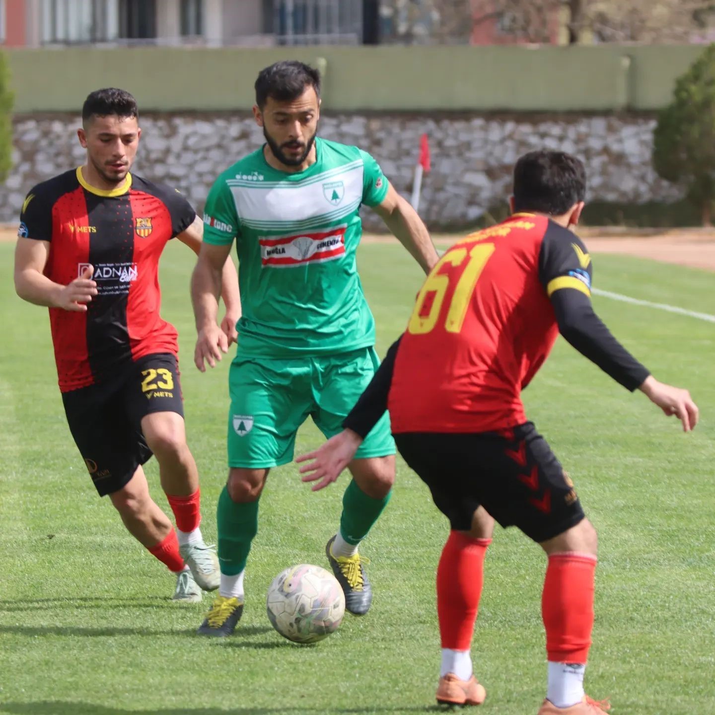 BÖLGESEL AMATÖR LİG 9. GRUPTA BUGÜN OYNANAN ERMAŞ MUĞLASPOR İLE
