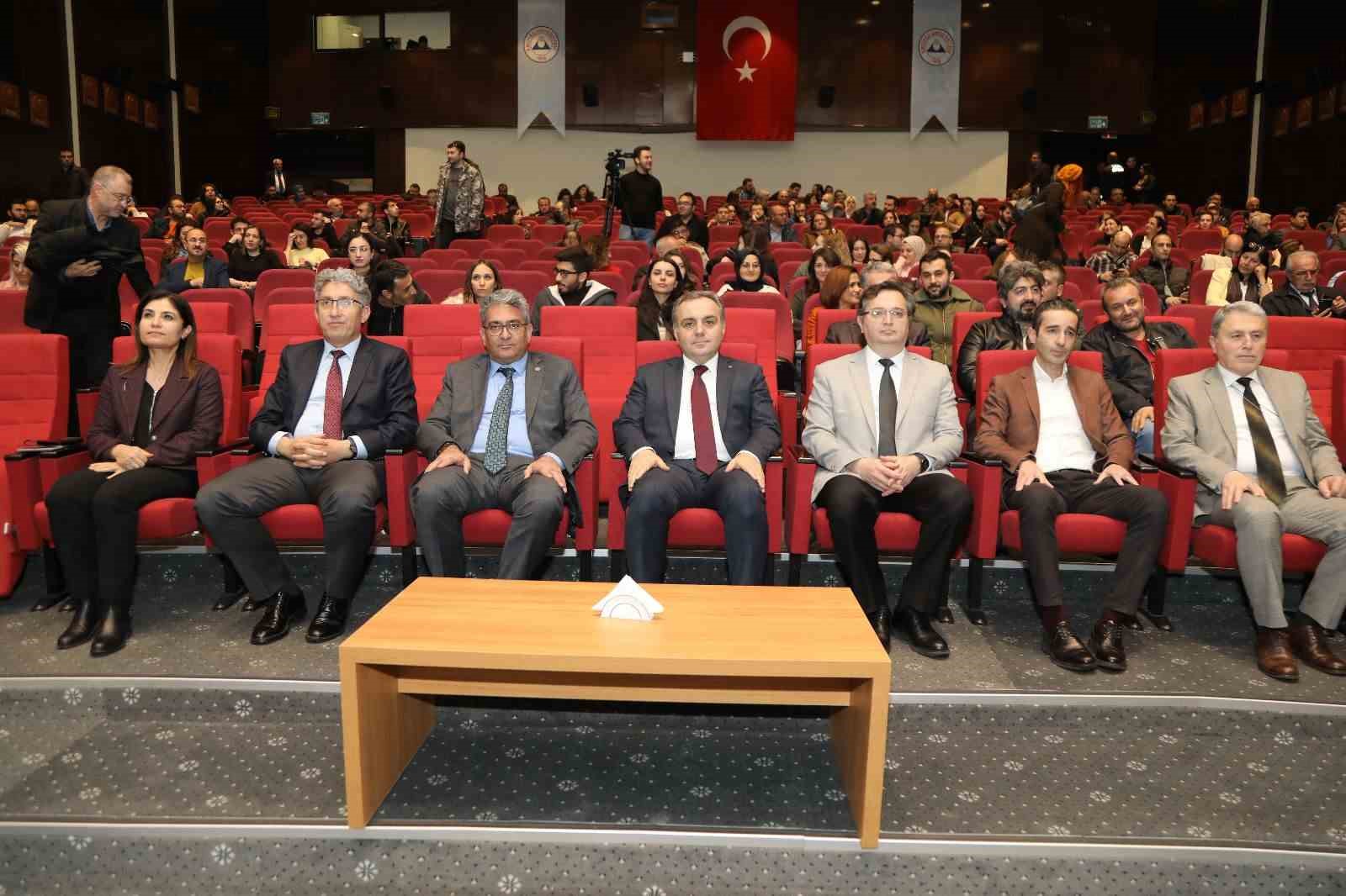 ERCİYES ÜNİVERSİTESİ (ERÜ) TARAFINDAN ‘DEPREM BÖLGESİYLE TEK YÜREK ERÜ’ KONULU