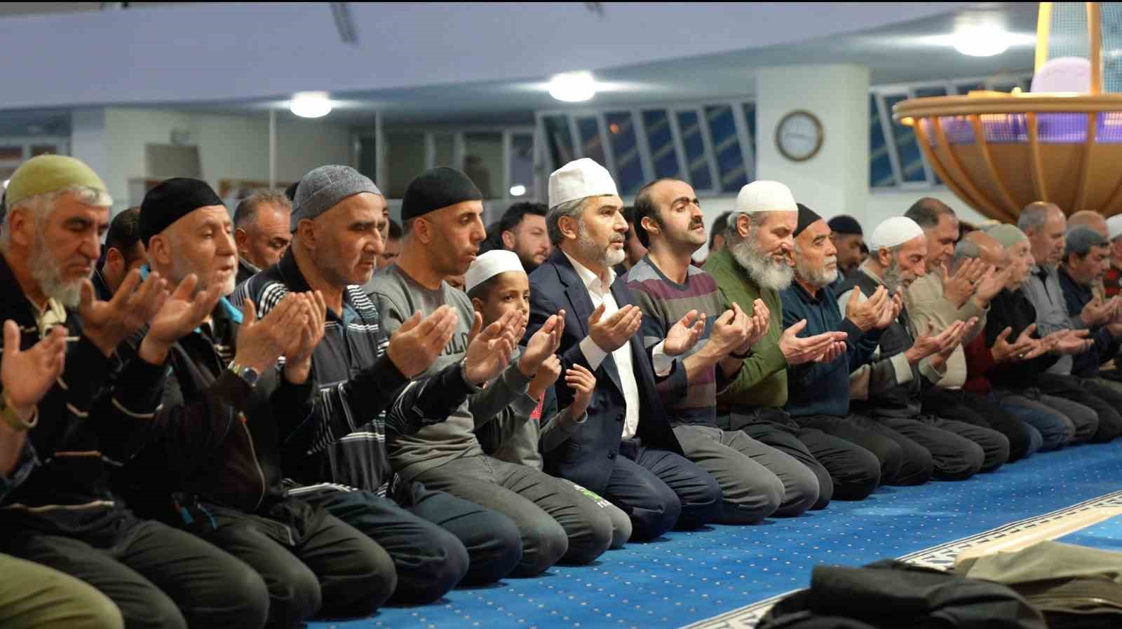ERZİNCAN’DA RAMAZAN AYINDA CAMİLER DOLUP TAŞIYOR