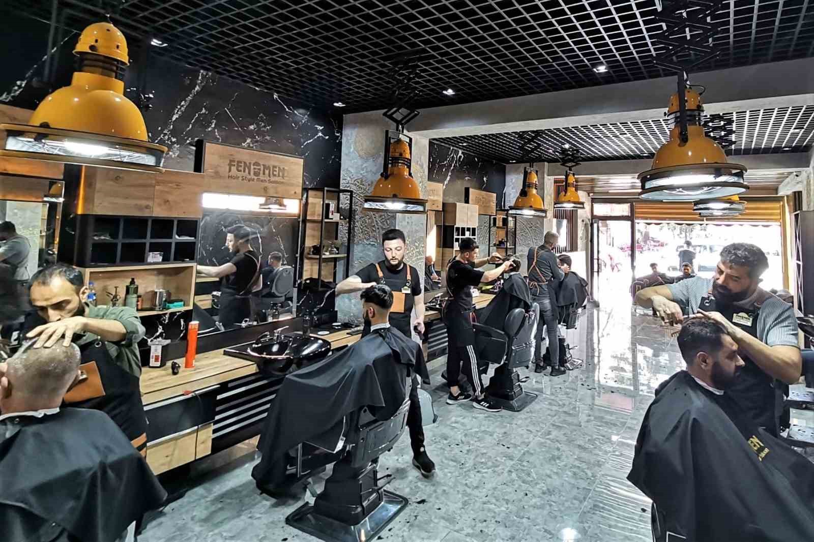 RAMAZAN BAYRAMI ÖNCESİ ERZİNCAN’DA Kİ KUAFÖR VE BERBERLERDE BAYRAM YOĞUNLUĞU
