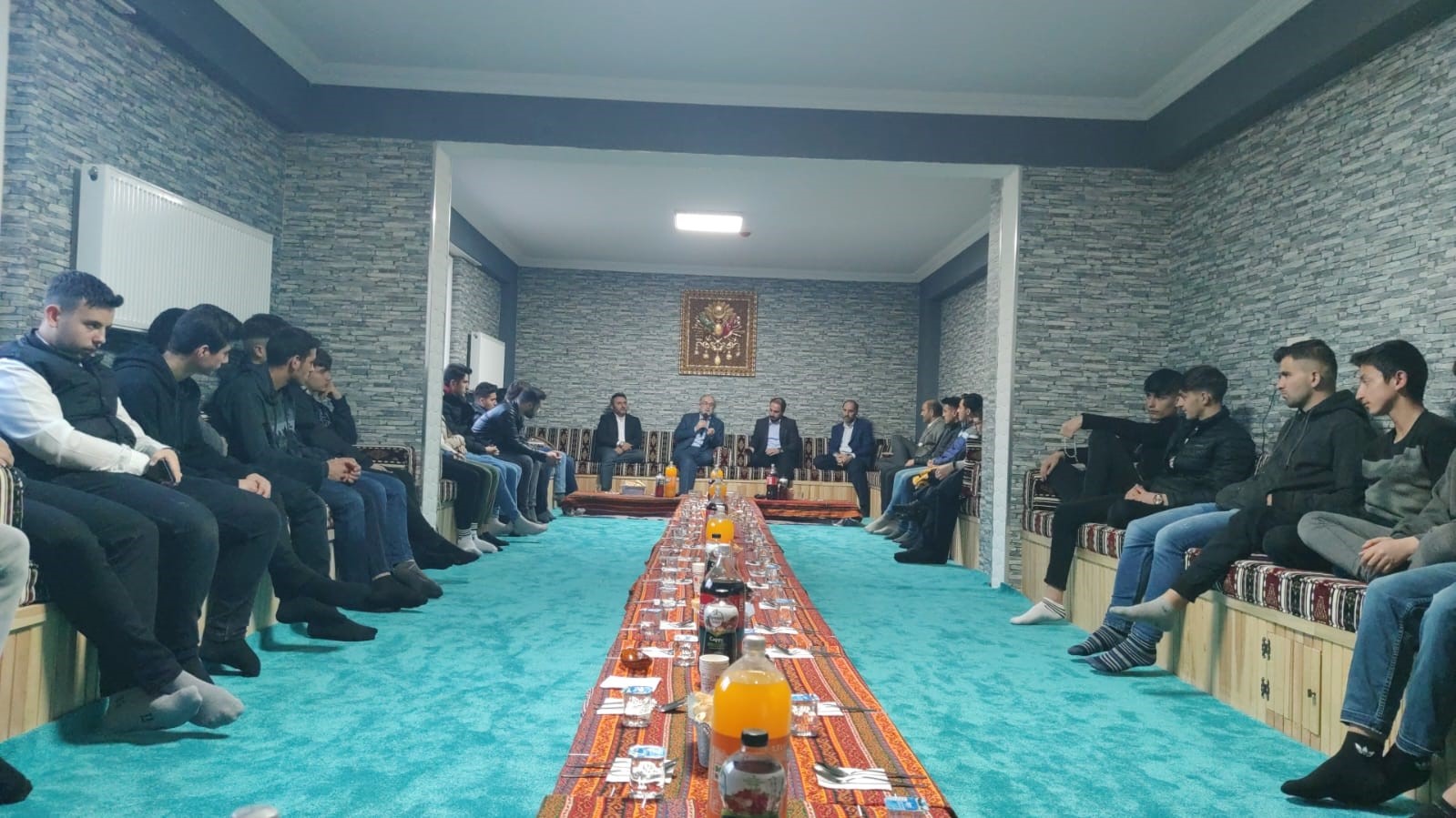 ERZURUM İL MÜFTÜSÜ RÜSTEM CAN, AŞKALE'DE GENÇLER İLE İFTAR YAPTI.