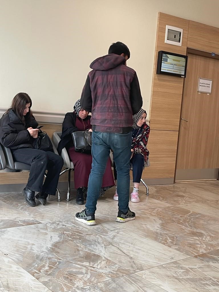 ERZURUM ŞEHİR HASTANESİ’NE AKIN EDEN DİLENCİLER UYDURDUKLARI YALANLARLA VATANDAŞLARI İSTİSMAR