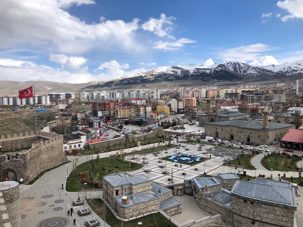 ERZURUM’DA KENTSEL DÖNÜŞÜM ÇALIŞMALARI KAPSAMINDA TARİH GÜN YÜZÜNE ÇIKARILDI.