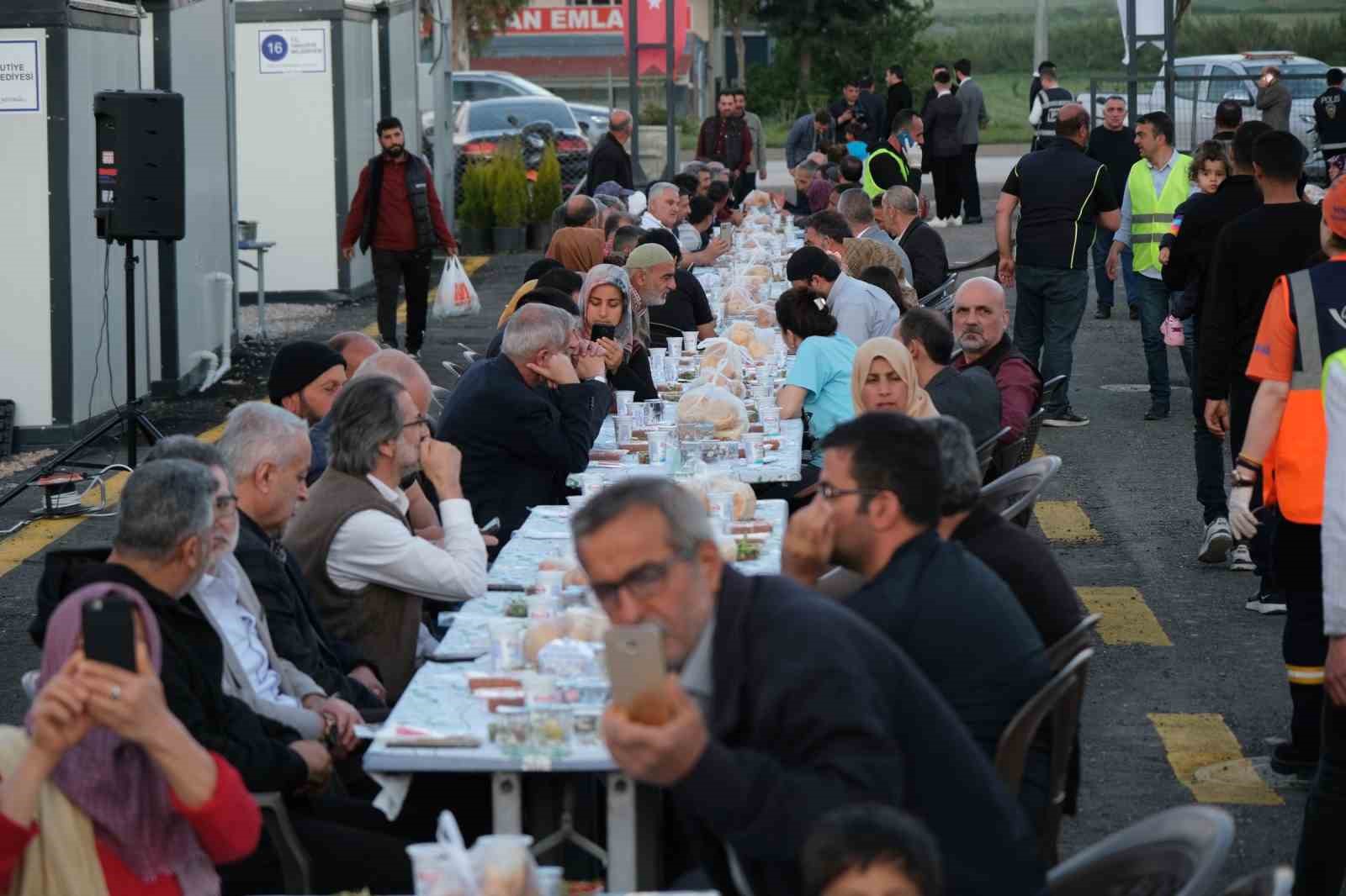 ERZURUM’UN YAKUTİYE BELEDİYESİ, HATAY’DA KURULAN YAKUTİYE MAHALLESİ KONTEYNER KENTİNDE BİNLERCE