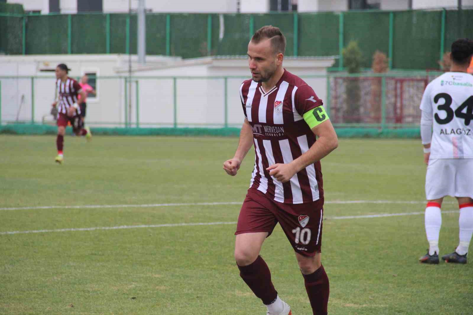 ES ELAZIĞSPOR'DA TAKIM KAPTANI MESUT SARAY CEZALI DURUMA DÜŞTÜ