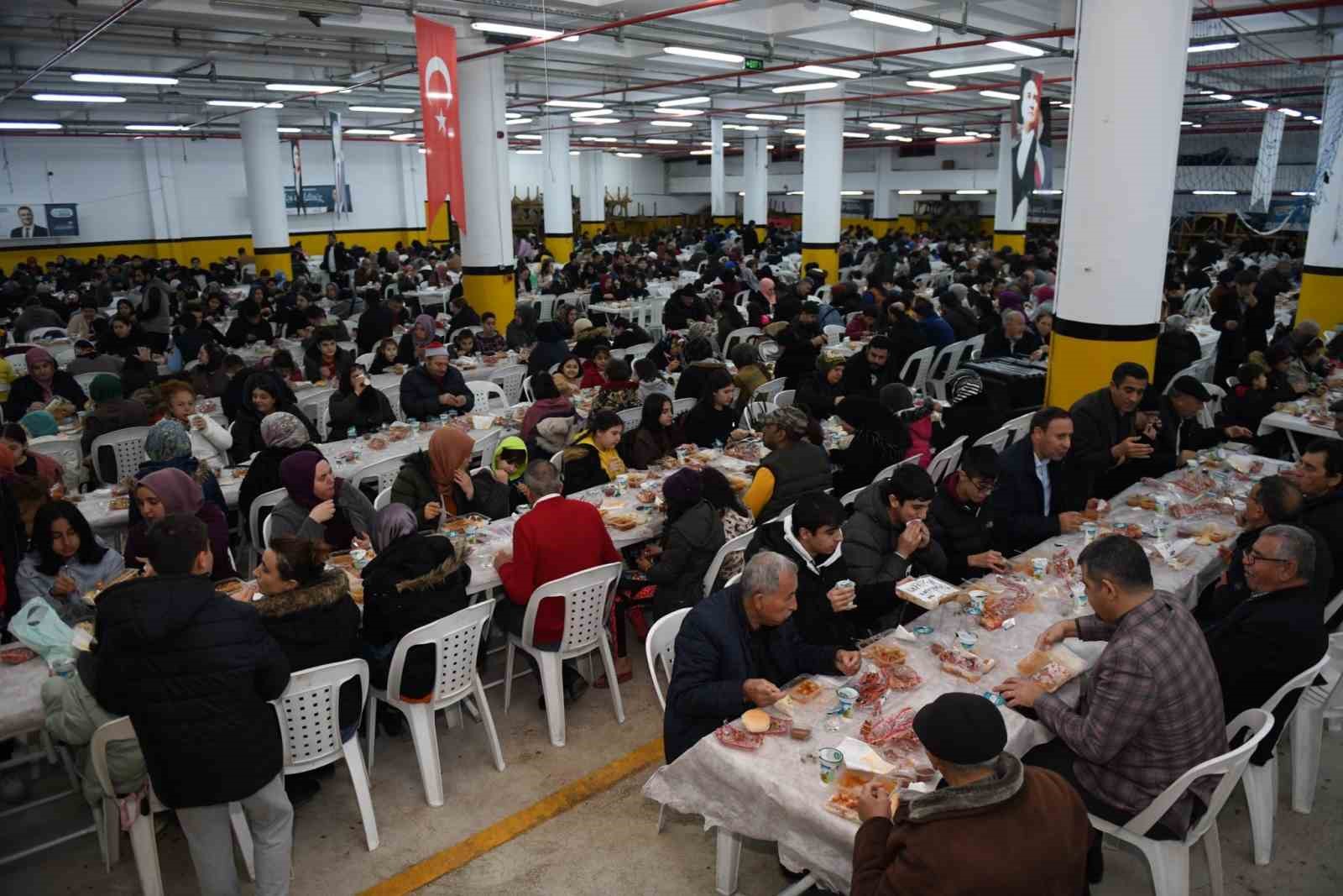 ESENYURTLULAR, RAMAZAN AYI DOLAYISIYLA HER GÜN FARKLI BİR MAHALLEDE KURULAN
