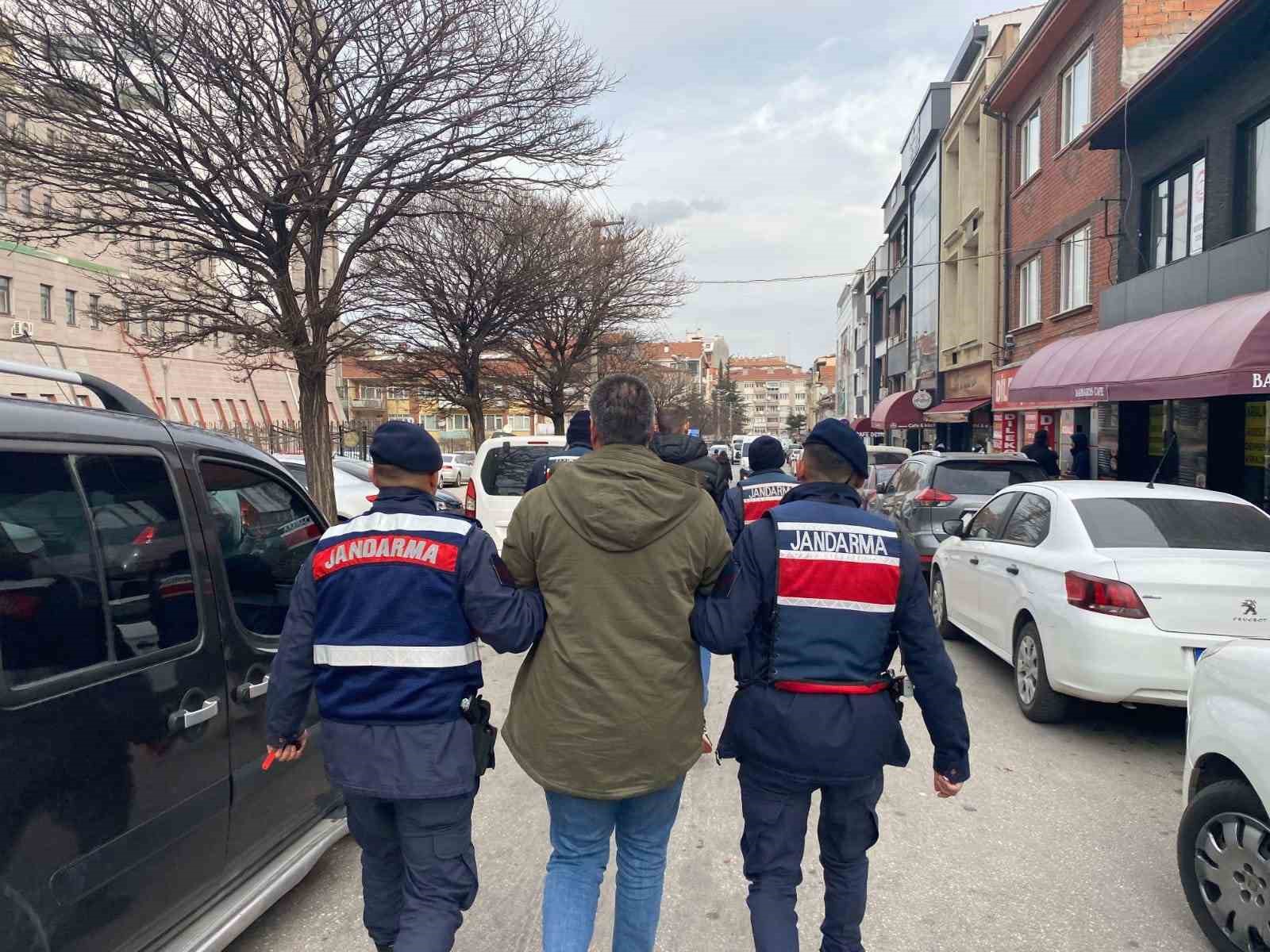 ESKİŞEHİR’DE ÇEŞİTLİ SUÇLARDAN ARAMASI OLAN TOPLAM 7 KİŞİ JANDARMA EKİPLERİNCE