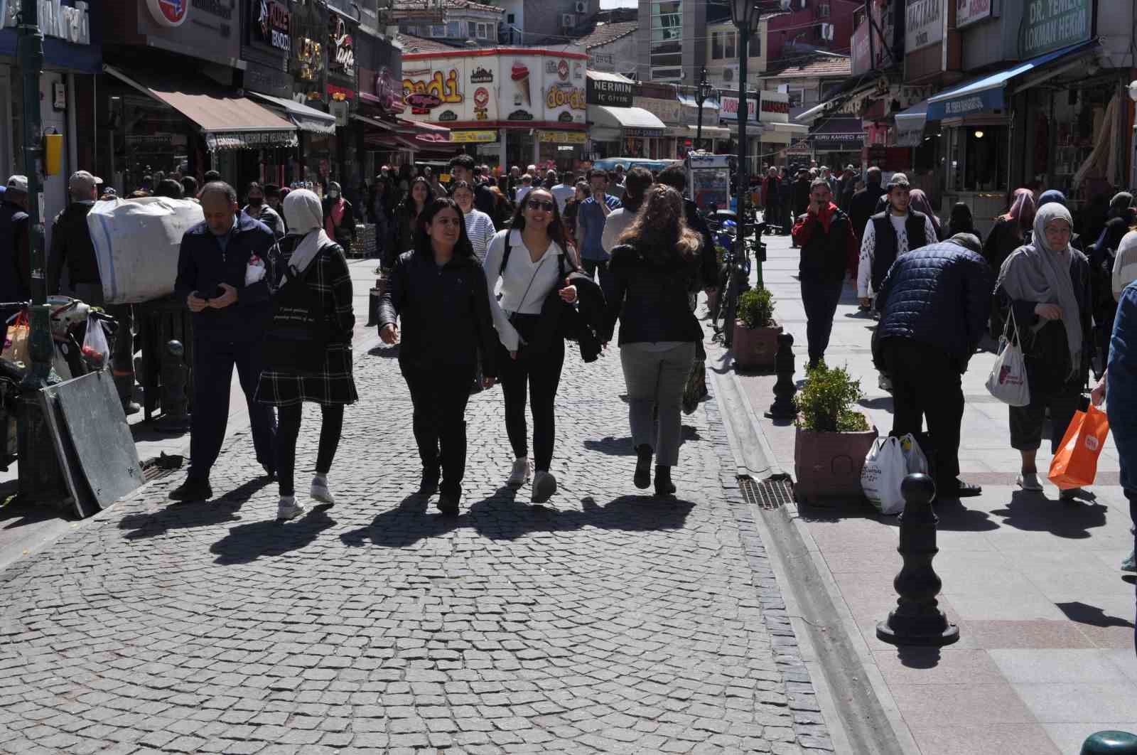 ESKİŞEHİR’DE YAĞIŞLI BAŞLAYAN HAFTA BAŞININ ARDINDAN HAVA SICAKLIĞININ 22 DERECEYE