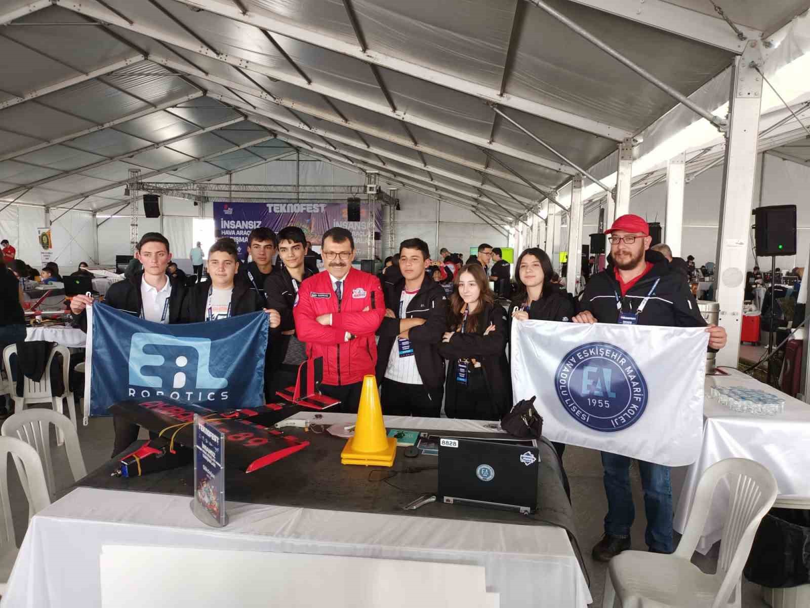 ESKİŞEHİR ANADOLU LİSESİ ROBOTİK KULÜBÜ ÖĞRENCİLERİ, TEKNOFEST LİSELERARASI İNSANSIZ HAVA