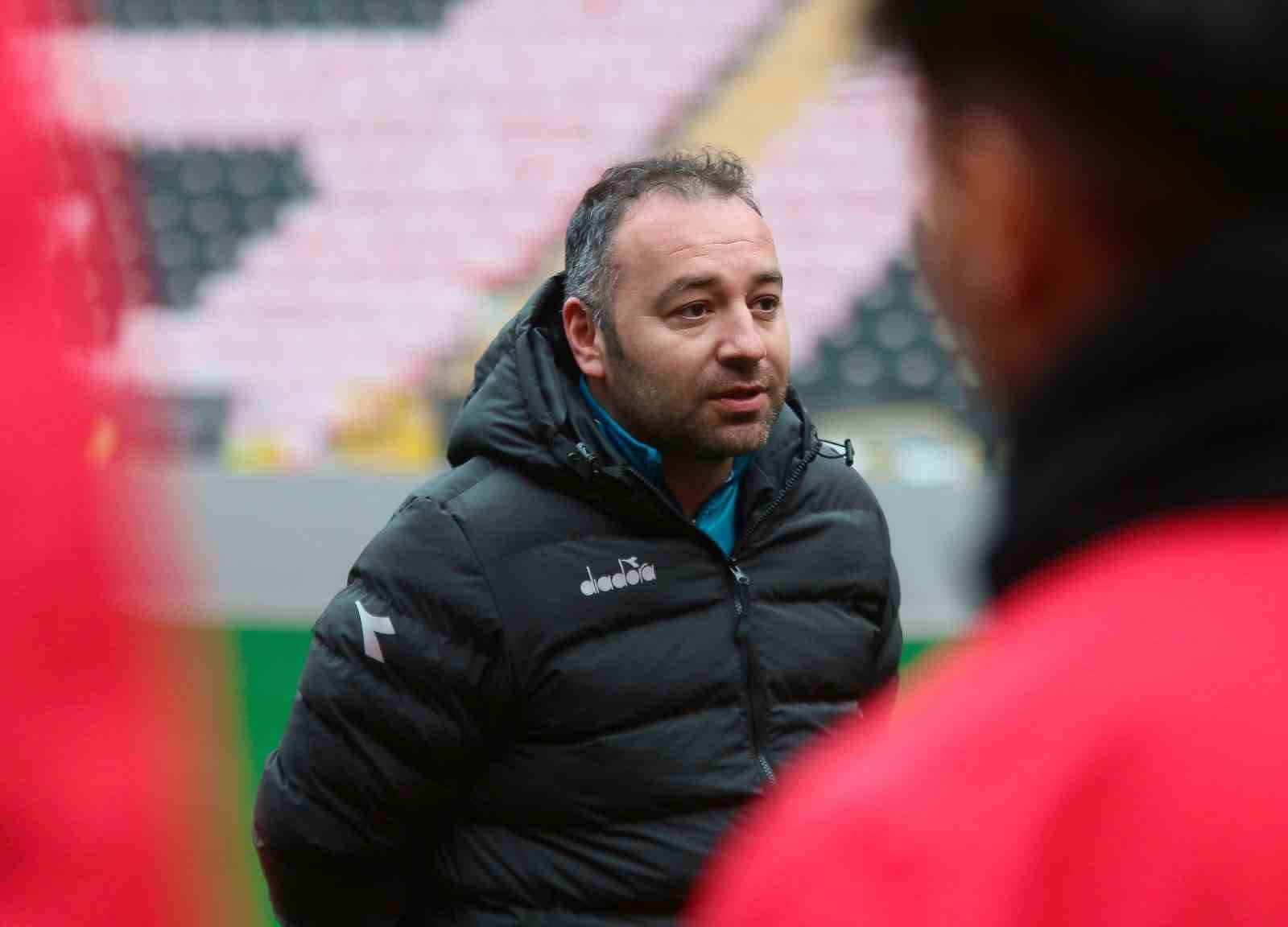 ESKİŞEHİRSPOR'DA 48 GÜNLÜK ALİ ONUR CERRAH DÖNEMİ KARŞILIKLI ANLAŞMA SONUCUNDA