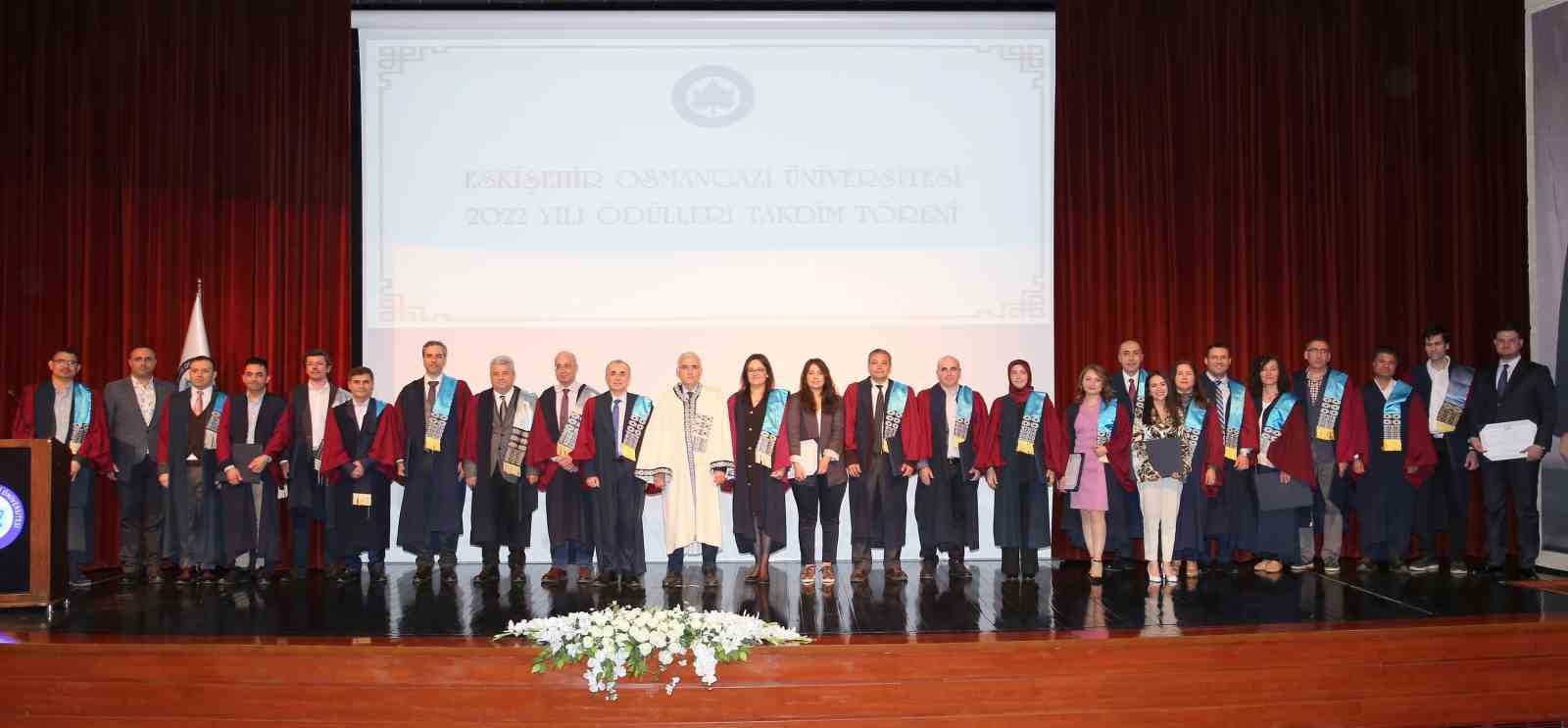 ESKİŞEHİR OSMANGAZİ ÜNİVERSİTESİ (ESOGÜ) 2022 YILI ÖDÜLLERİ ESOGÜ KONGRE VE