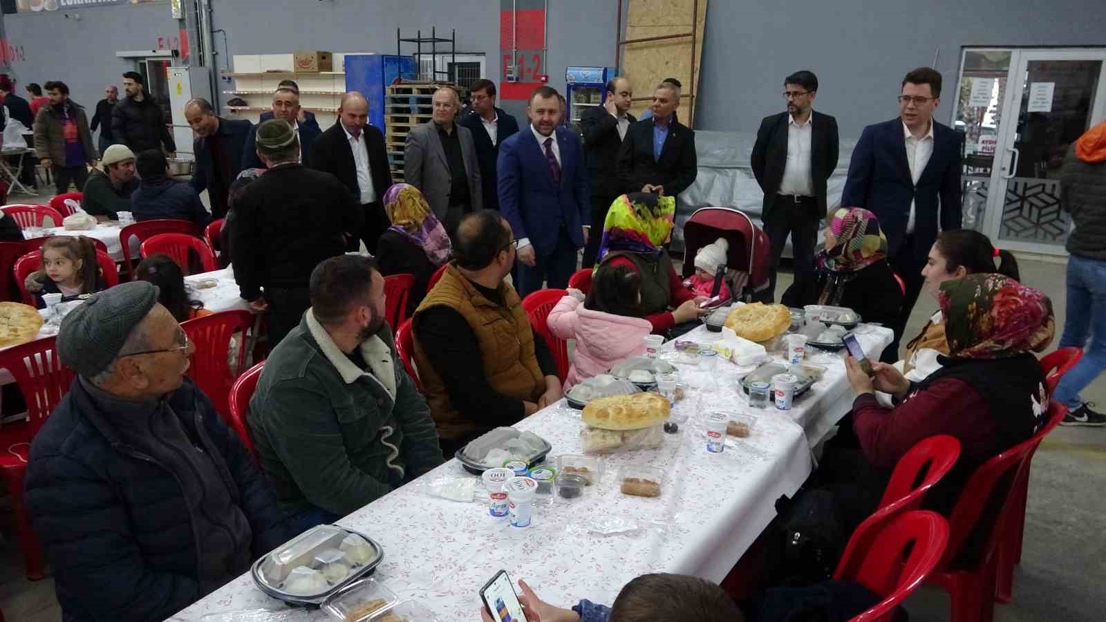 ÇANAKKALE’NİN EZİNE İLÇE BELEDİYESİ RAMAZAN AYI NEDENİYLE KAPALI PAZARYERİ’NDE 9