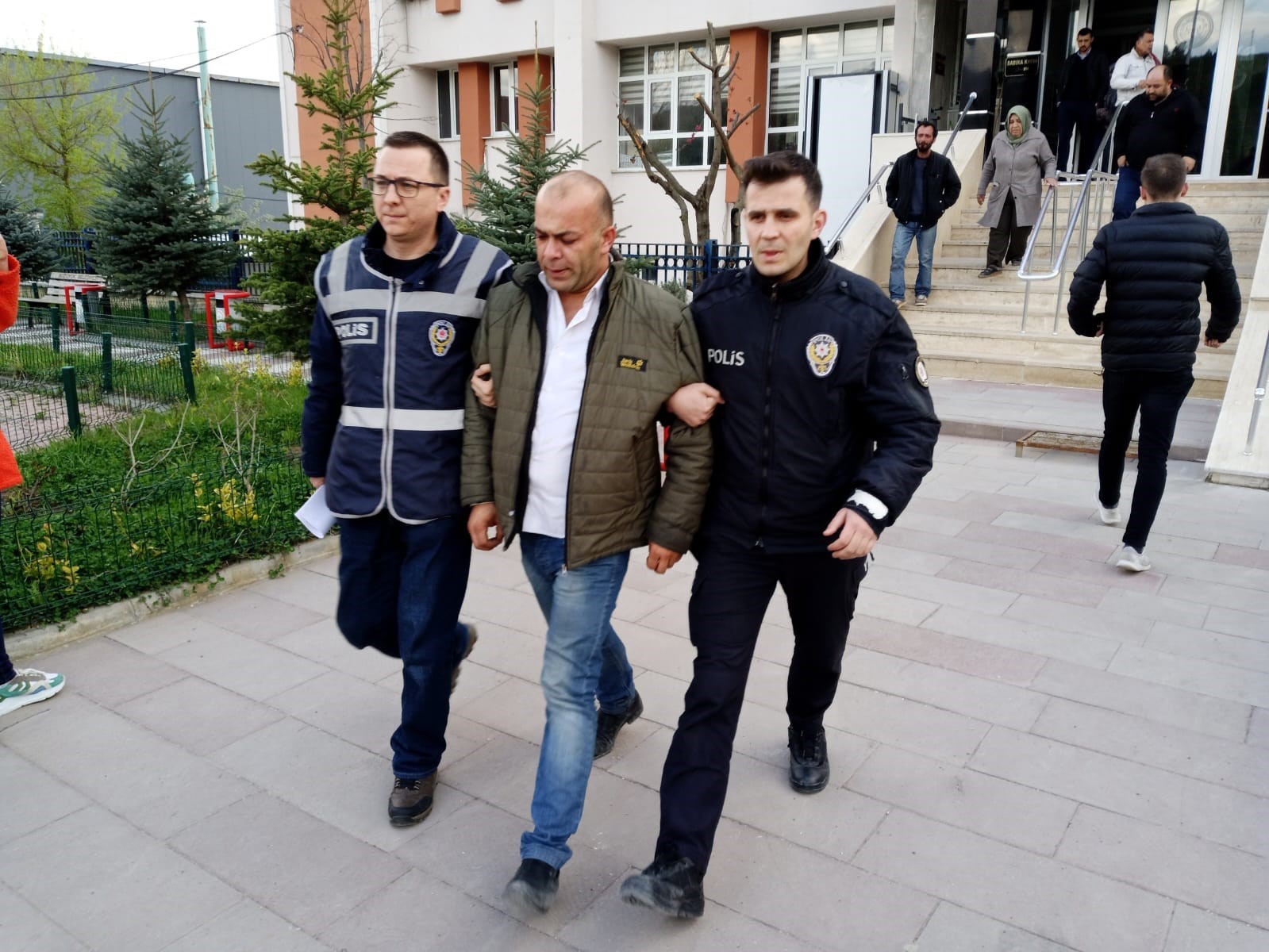 ESKİŞEHİR’DE 3 FABRİKA İŞÇİSİNİN ÖLÜMÜYLE SONUÇLANAN FECİ KAZA SONRASI GÖZALTINA
