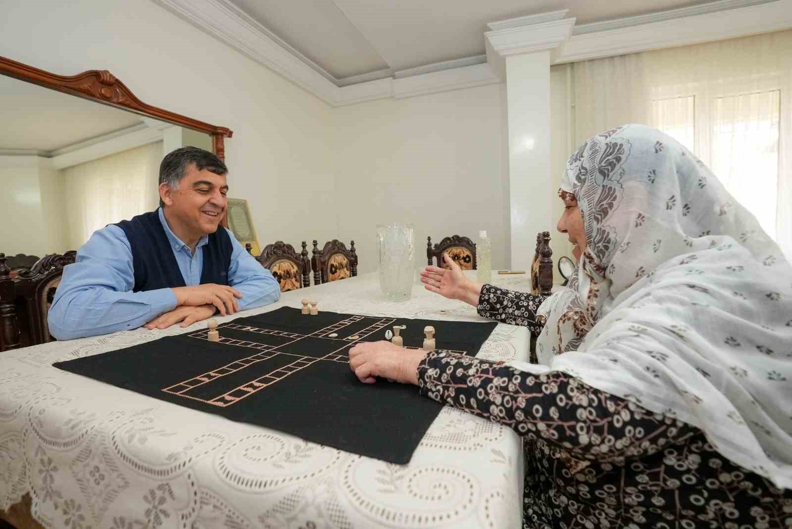 FADILOĞLU, 75 YAŞINDAKİ FAZİLET İNCEMAN İLE PEÇİÇ OYNADI