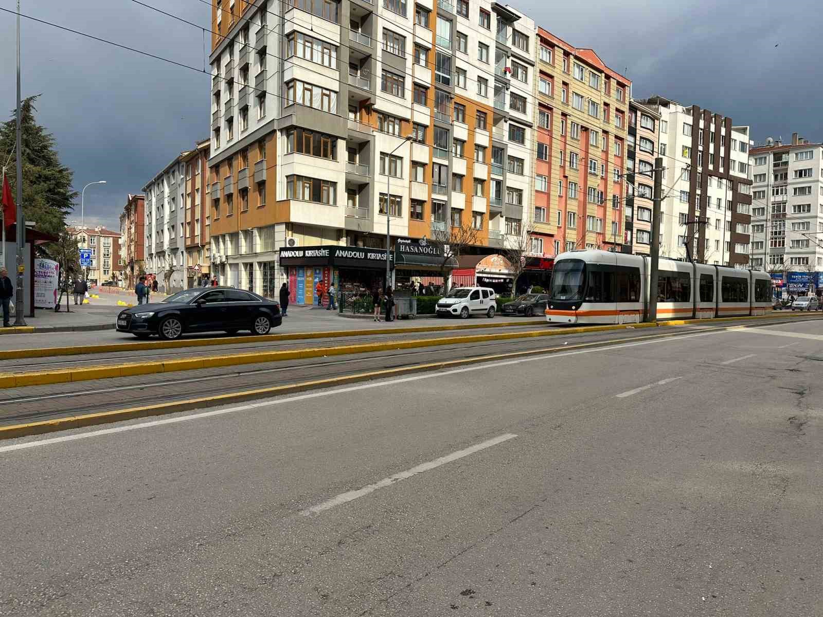 ESKİŞEHİR’DE MEYDANA GELEN VE BİR KİŞİNİN HAYATINI KAYBETTİĞİ TRAMVAY KAZASI