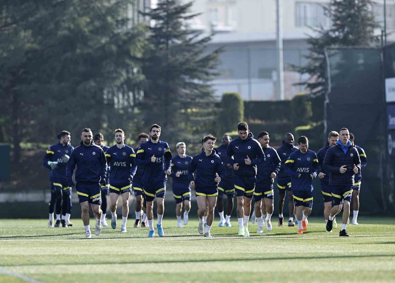 FENERBAHÇE, YARIN AKŞAM DEPLASMANDA MEDİPOL BAŞAKŞEHİR İLE OYNAYACAĞI LİG MAÇININ