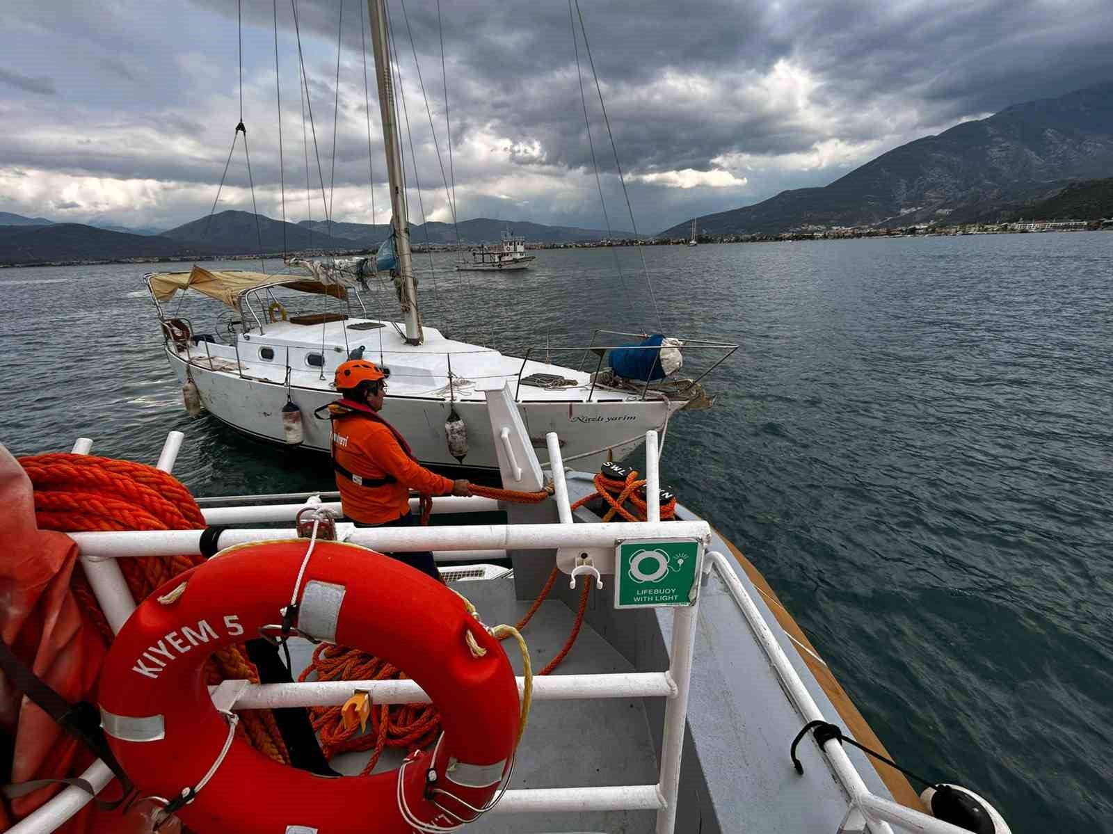 MUĞLA’NIN FETHİYE İLÇESİ AÇIKLARINDA MAKİNE ARIZASI YAPAN 12 METRE BOYUNDAKİ