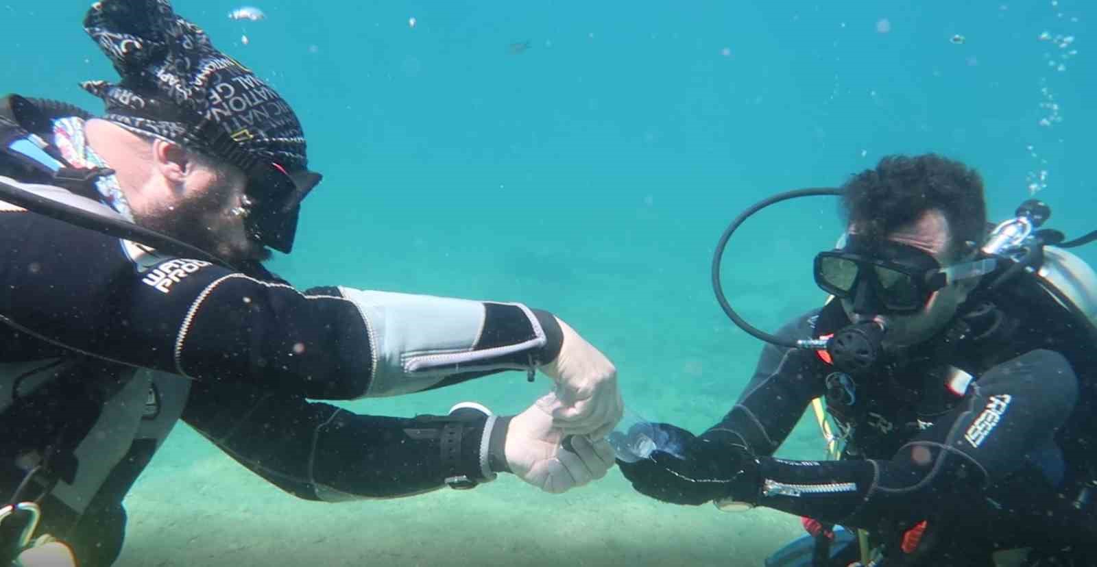 FETHİYE'DE DALGIÇLAR DENİZ DİBİNDE BAYRAMLAŞTI