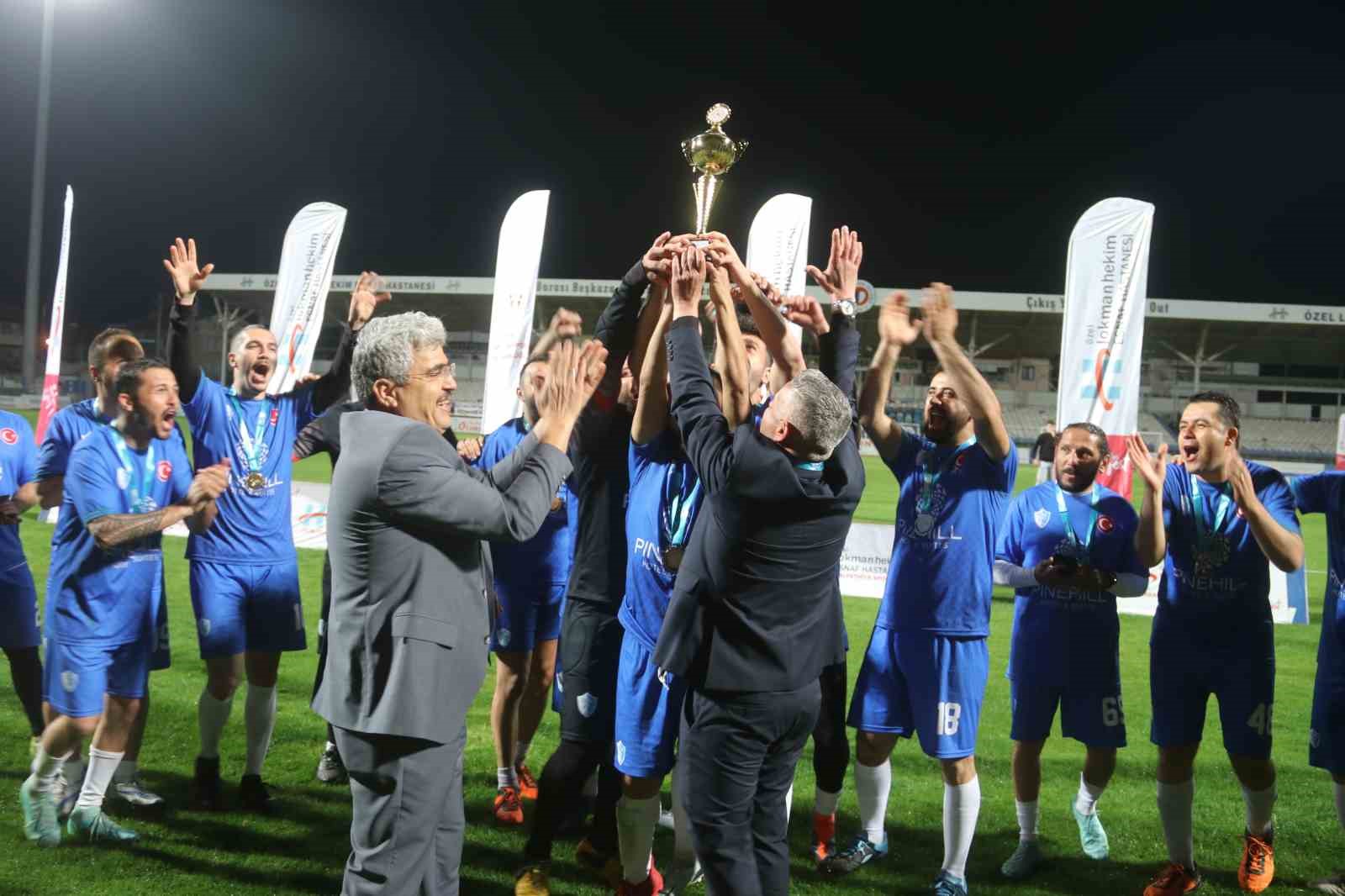 MAHALLER ARASI FUTBOL TURNUVASININ ŞAMPİYONU ÖLÜDENİZ OLDU