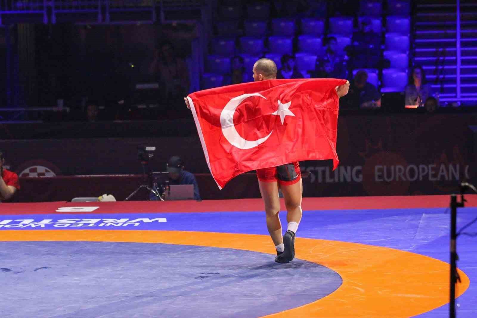 HIRVATİSTAN'DA DÜZENLENEN AVRUPA GÜREŞ ŞAMPİYONASI'NDA ALTIN MADALYA KAZANARAK, ÜST ÜSTE