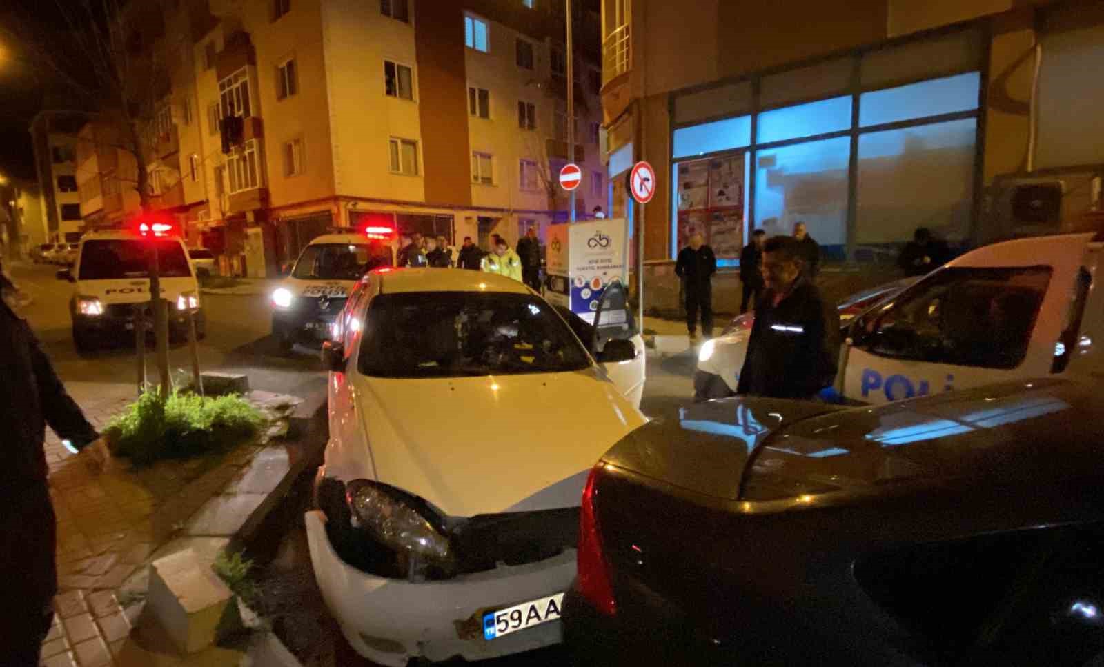 FİLM SAHNELERİNİ ARATMAYAN KOVALAMACA KAZAYLA BİTTİ