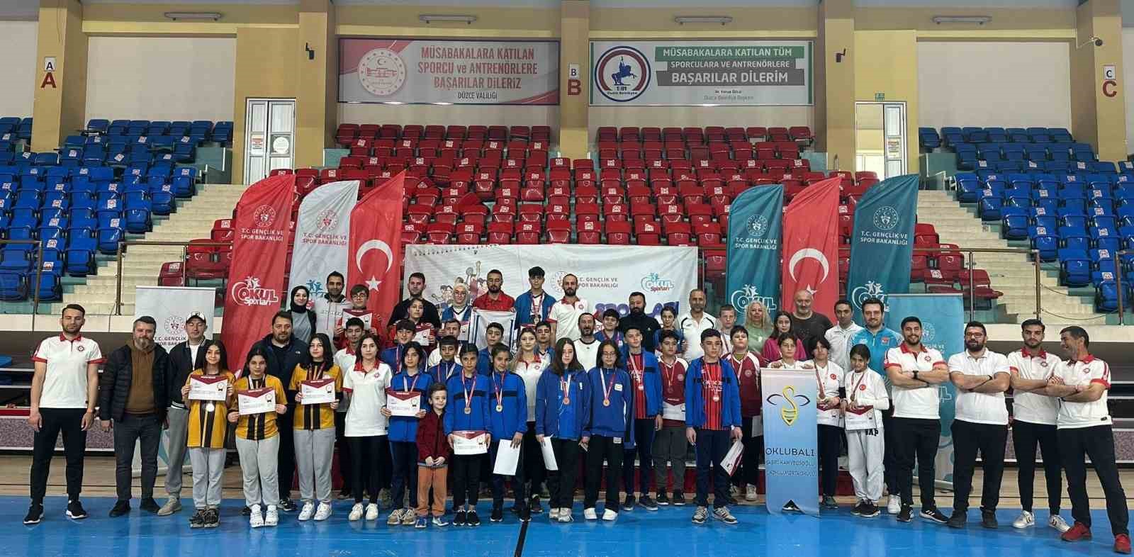 DÜZCE’NİN EV SAHİPLİĞİNDE GERÇEKLEŞTİRİLEN OKUL SPORLARI KÜÇÜKLER VE YILDIZLAR GRUP