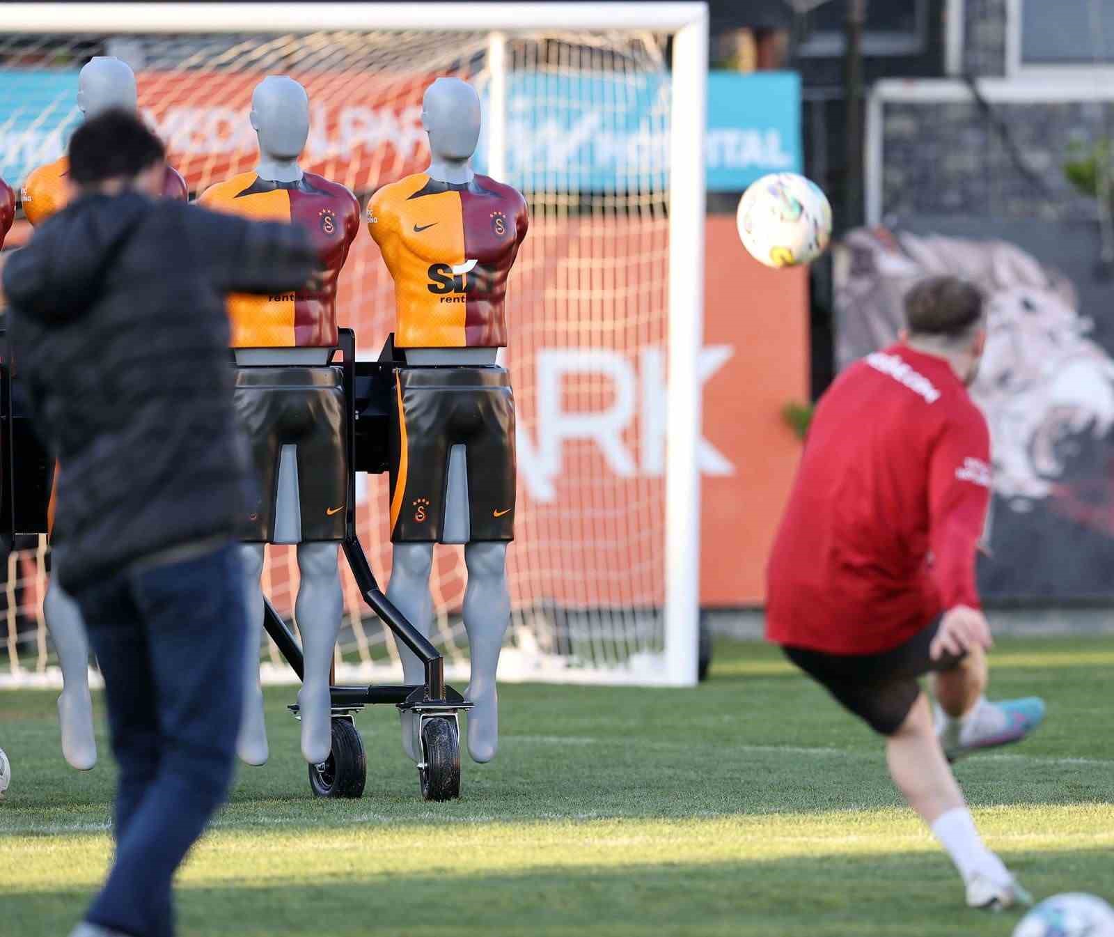 GALATASARAY, AVRUPA’NIN ÖNEMLİ KULÜPLERİNİN KULLANDIĞI ZIPLAYAN BARAJI, FUTBOL TAKIMININ ANTRENMANLARINDA
